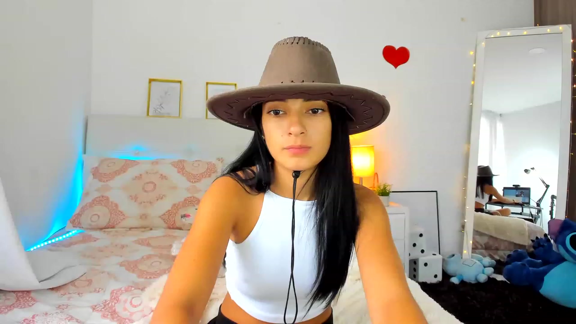 Gallery image thumbnail from Emmily_'s myfreecams stream on, 11/15/2022, 20:49 image 13 of 20