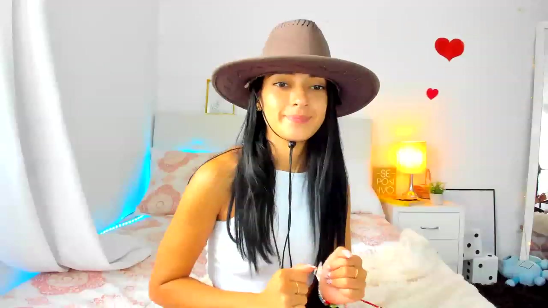 Gallery image thumbnail from Emmily_'s myfreecams stream on, 11/15/2022, 20:49 image 18 of 20