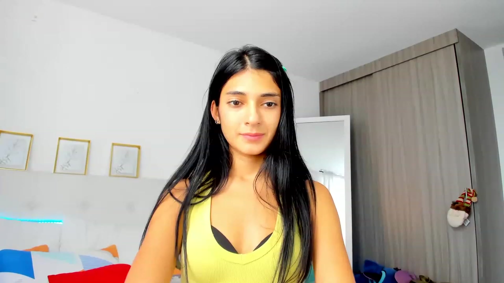 Gallery image thumbnail from Emmily_'s myfreecams stream on, 11/25/2022, 20:12 image 11 of 20