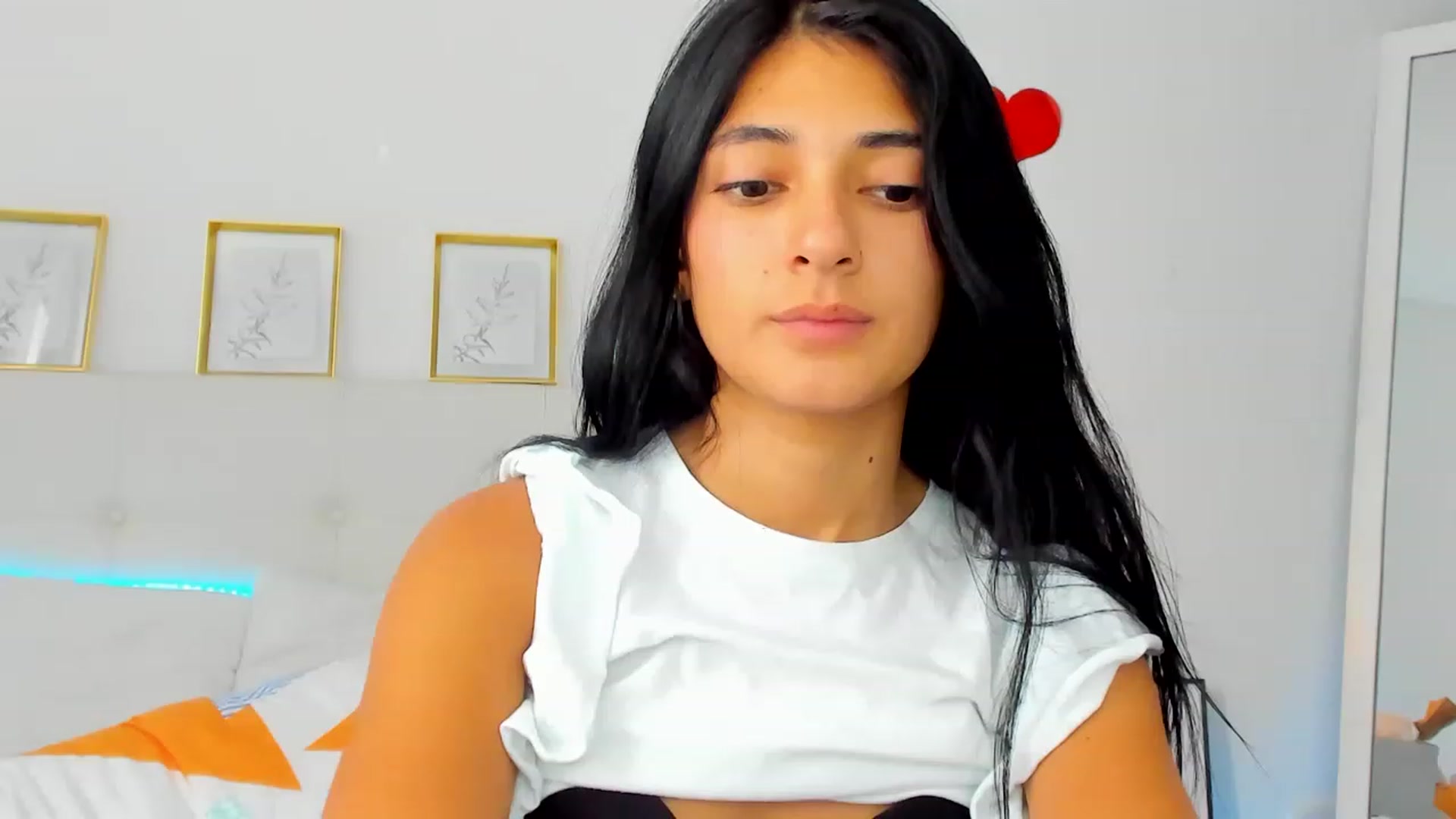 Gallery image thumbnail from Emmily_'s myfreecams stream on, 11/26/2022, 18:15 image 8 of 20