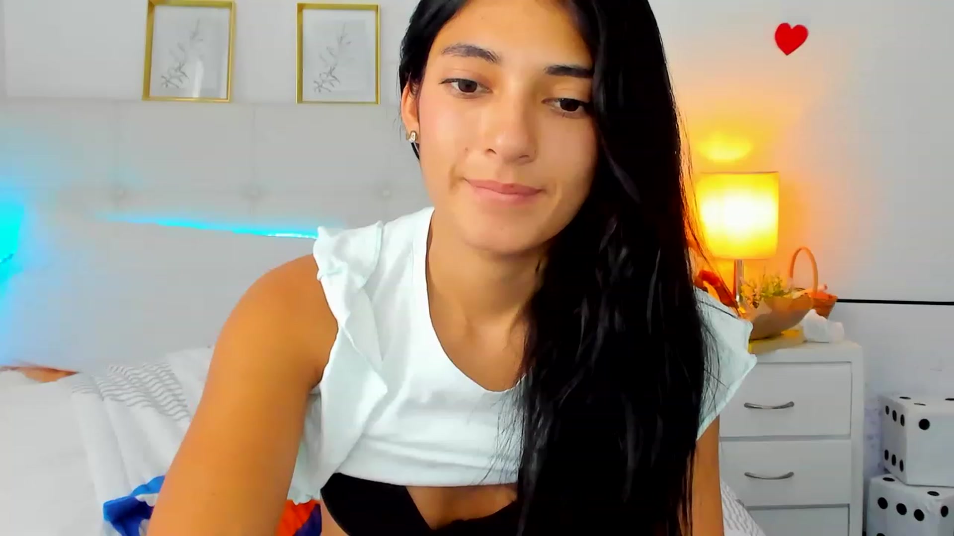 Gallery image thumbnail from Emmily_'s myfreecams stream on, 11/26/2022, 18:15 image 17 of 20