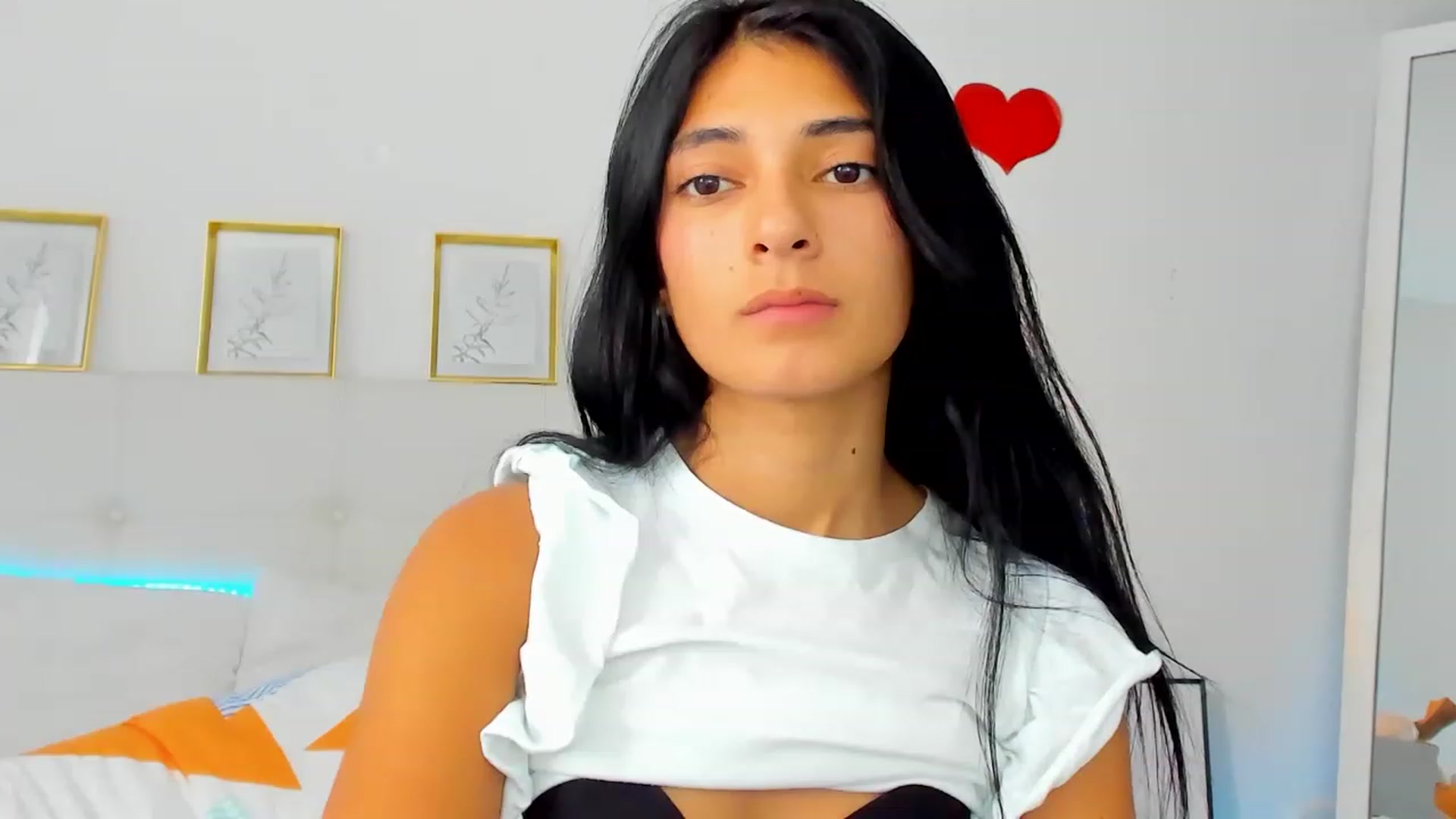 Gallery image thumbnail from Emmily_'s myfreecams stream on, 11/26/2022, 18:15 image 9 of 20