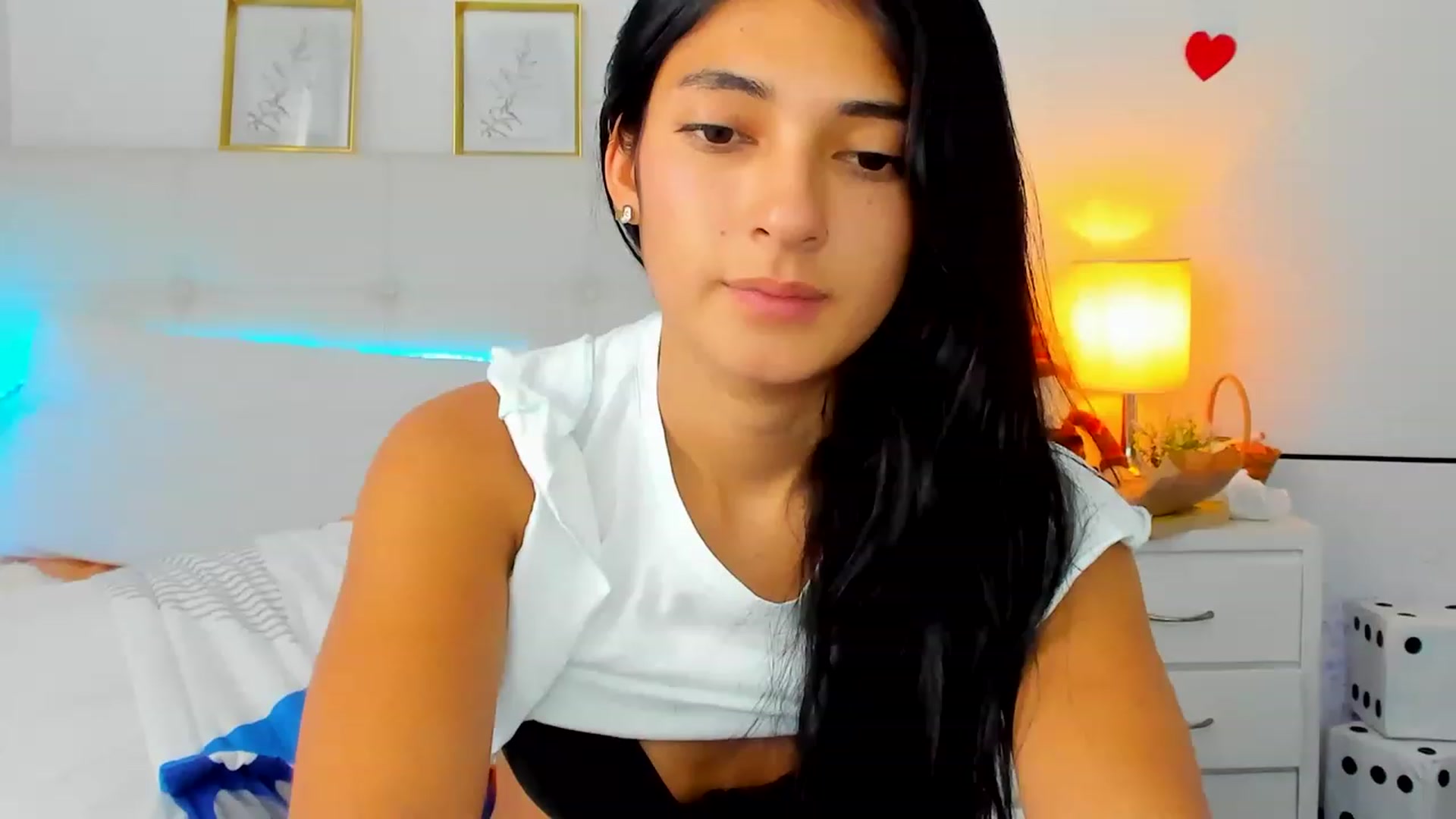 Gallery image thumbnail from Emmily_'s myfreecams stream on, 11/26/2022, 18:15 image 18 of 20