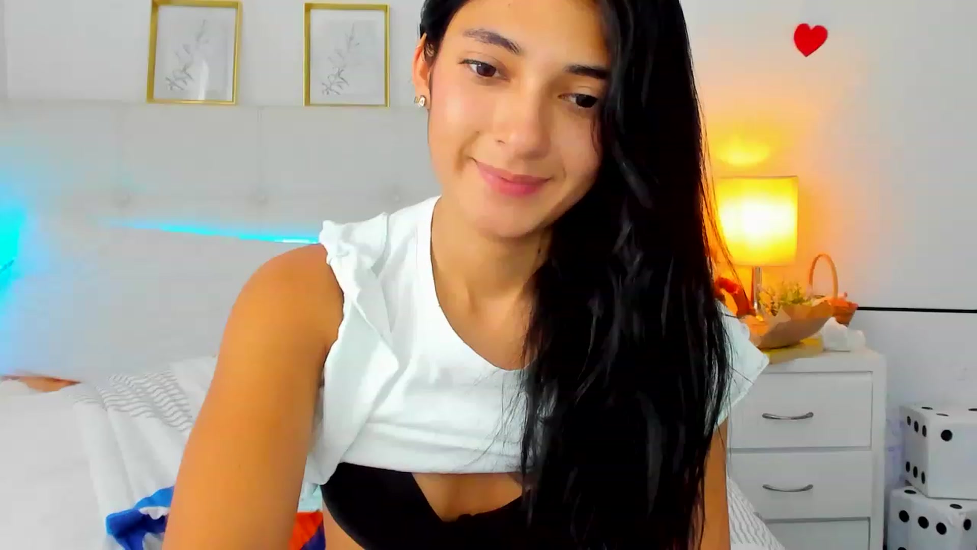 Gallery image thumbnail from Emmily_'s myfreecams stream on, 11/26/2022, 18:15 image 15 of 20