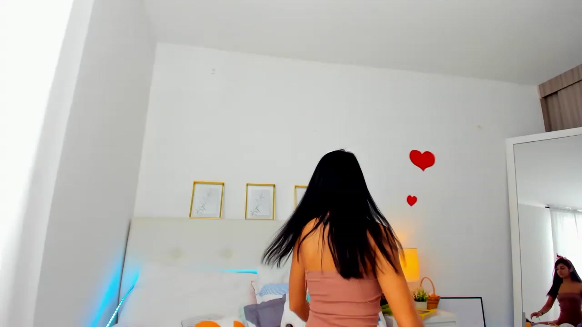 Gallery image thumbnail from Emmily_'s myfreecams stream on, 11/28/2022, 18:38 image 8 of 20