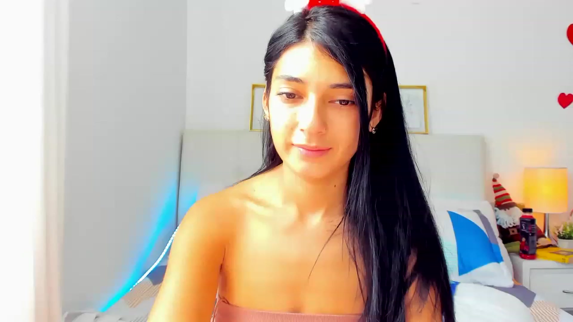 Gallery image thumbnail from Emmily_'s myfreecams stream on, 11/28/2022, 19:15 image 2 of 20