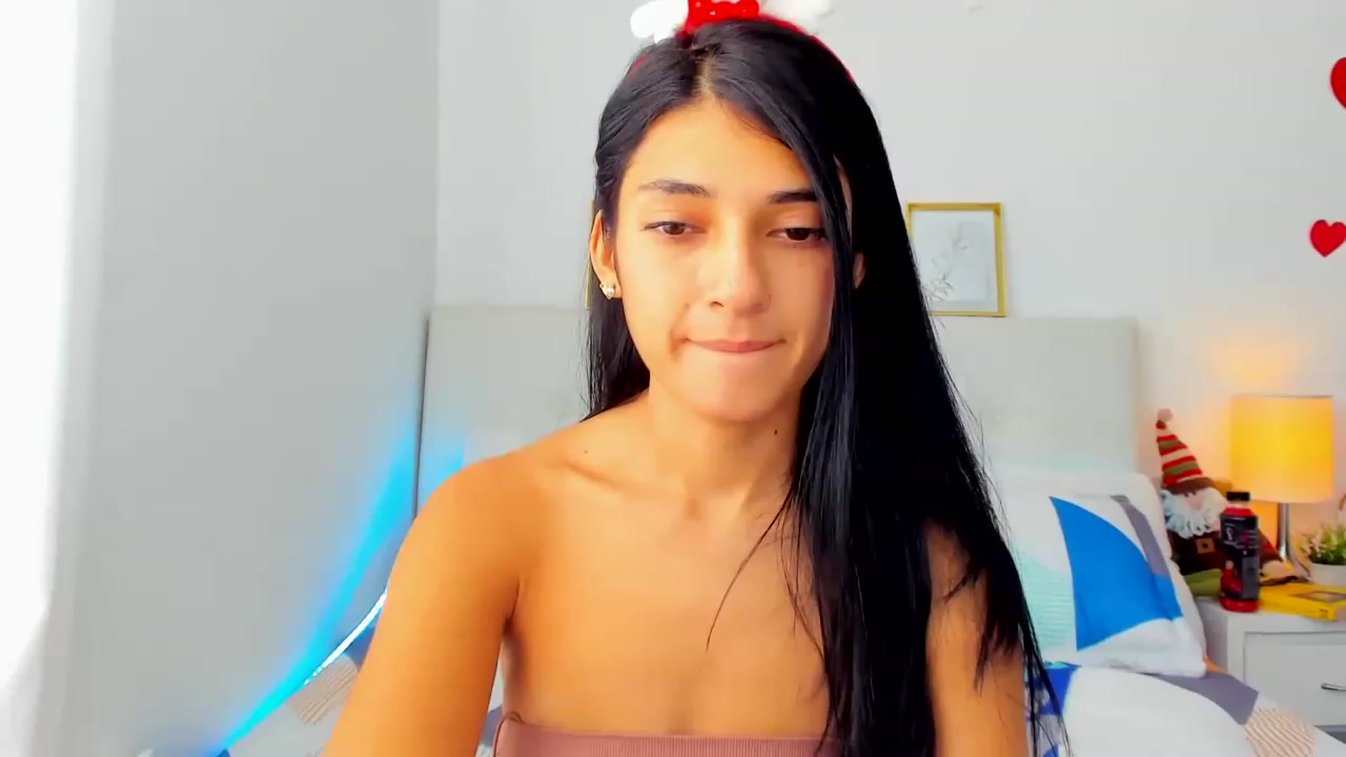 Gallery image thumbnail from Emmily_'s myfreecams stream on, 11/28/2022, 19:15 image 3 of 20