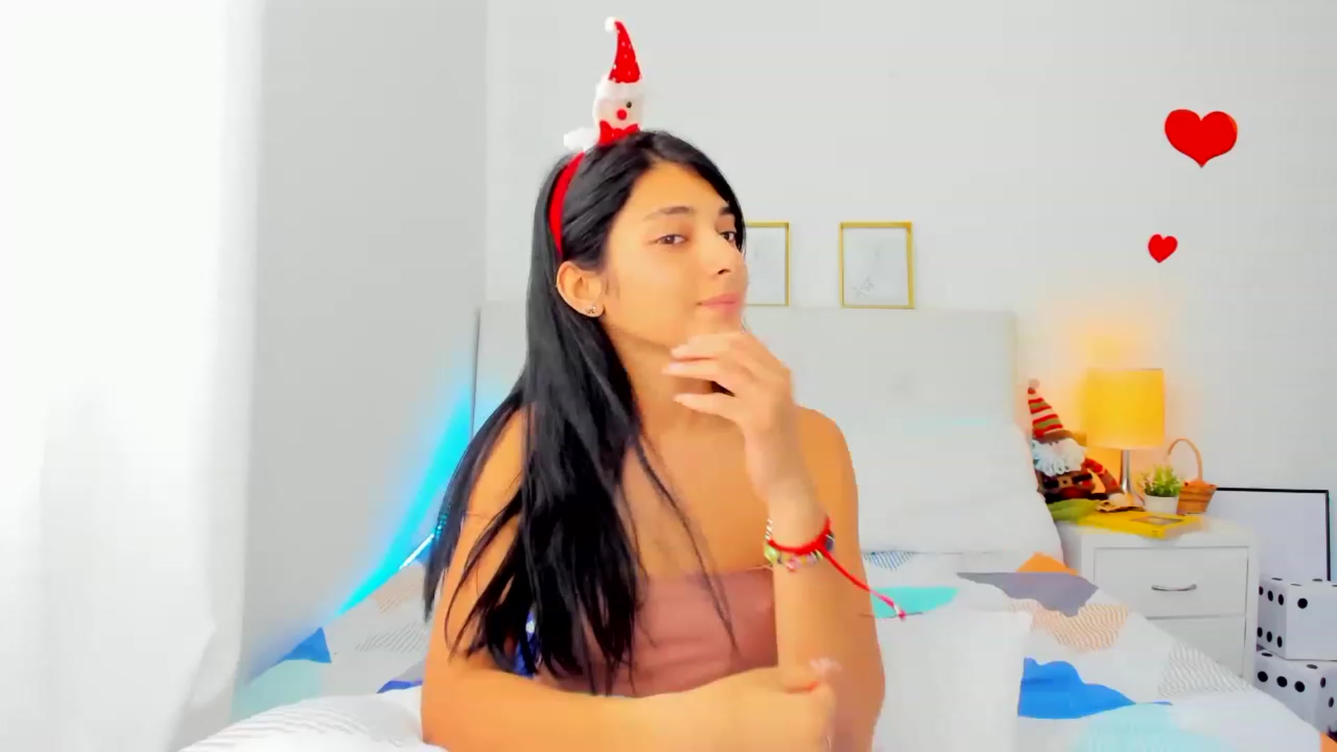 Gallery image thumbnail from Emmily_'s myfreecams stream on, 11/28/2022, 20:32 image 1 of 20