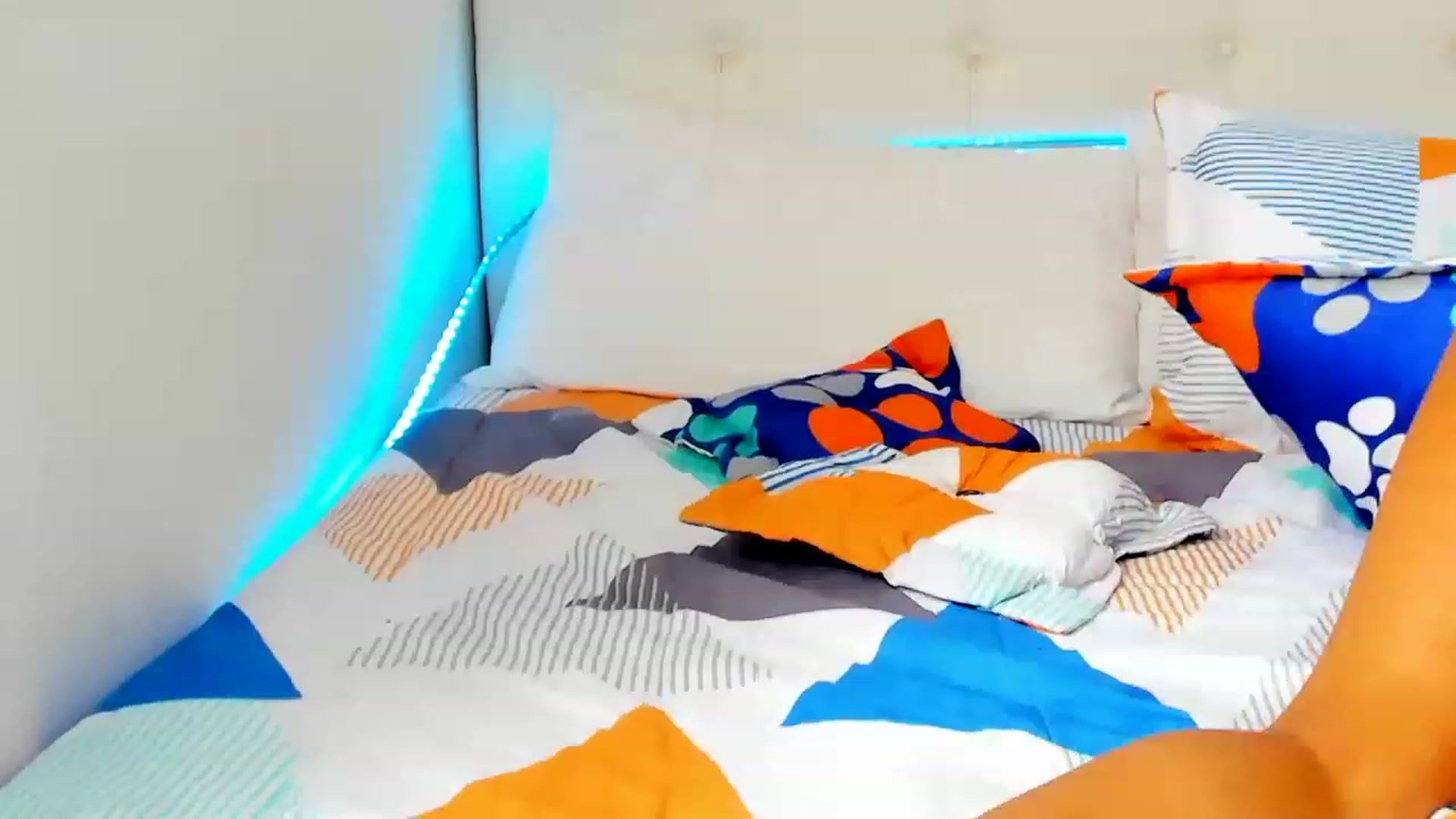 Gallery image thumbnail from Emmily_'s myfreecams stream on, 12/12/2022, 19:24 image 9 of 20