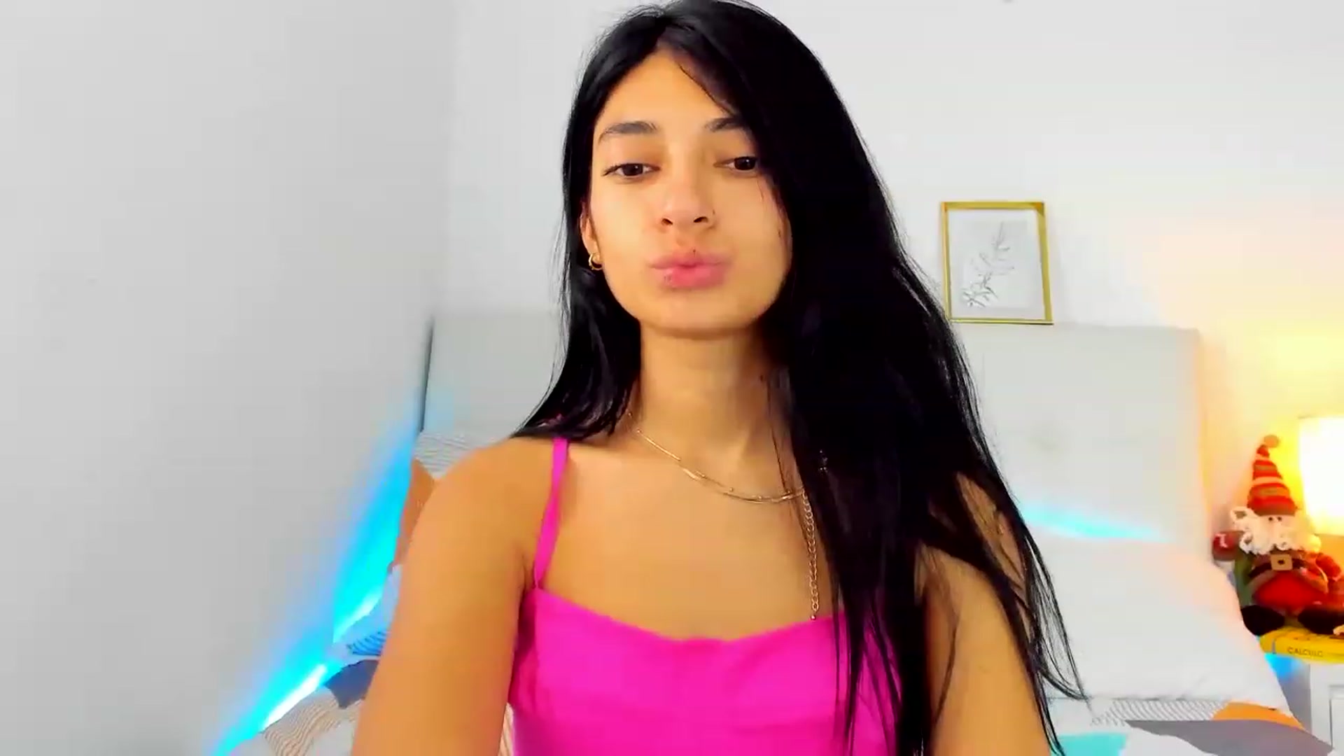 Gallery image thumbnail from Emmily_'s myfreecams stream on, 12/12/2022, 22:16 image 11 of 20