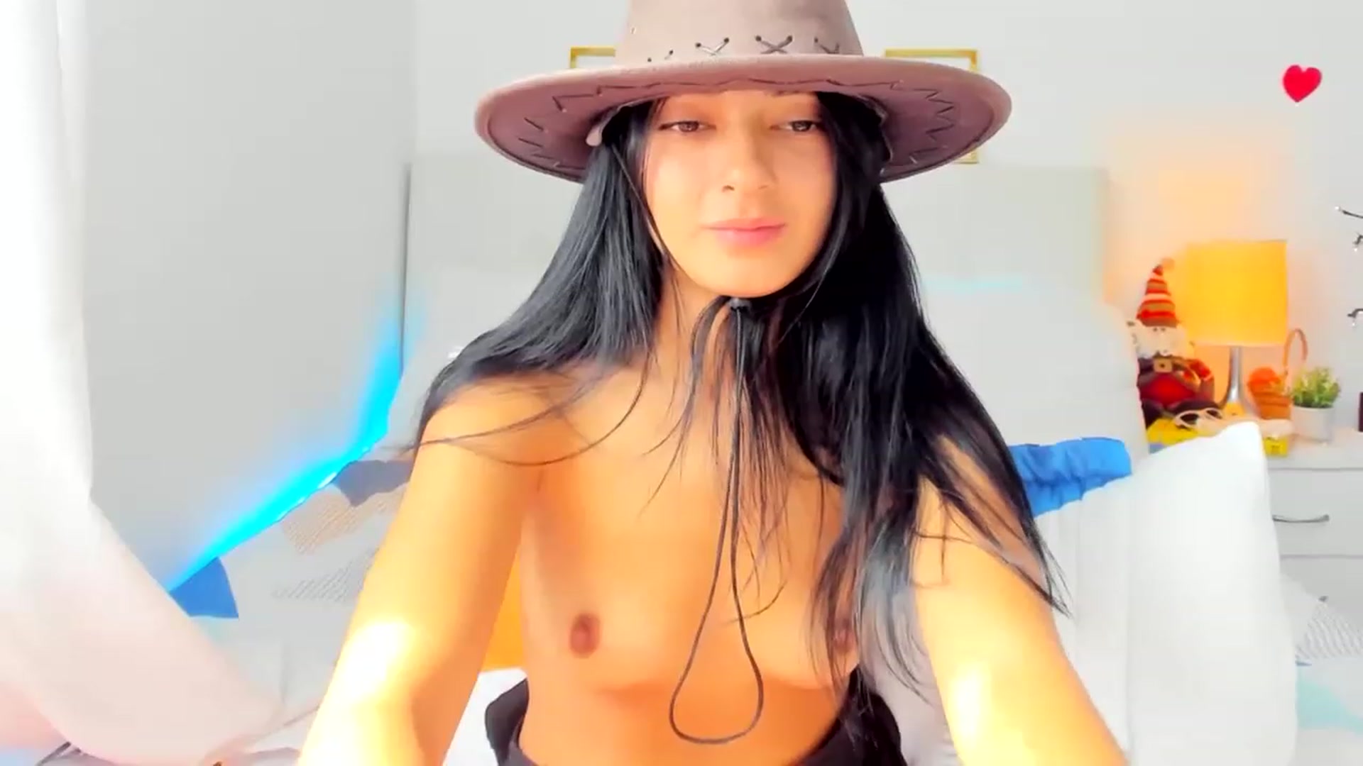 Gallery image thumbnail from Emmily_'s myfreecams stream on, 12/16/2022, 18:48 image 13 of 20