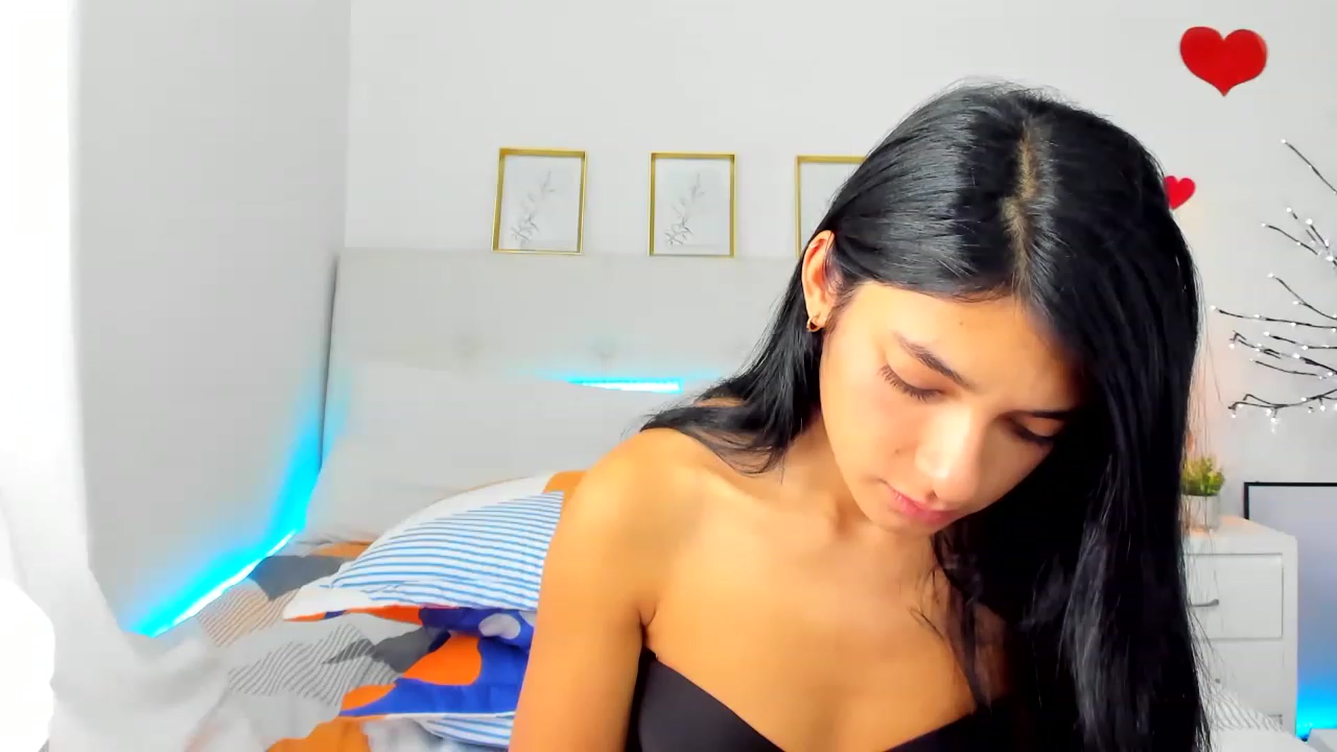 Gallery image thumbnail from Emmily_'s myfreecams stream on, 12/16/2022, 18:48 image 5 of 20