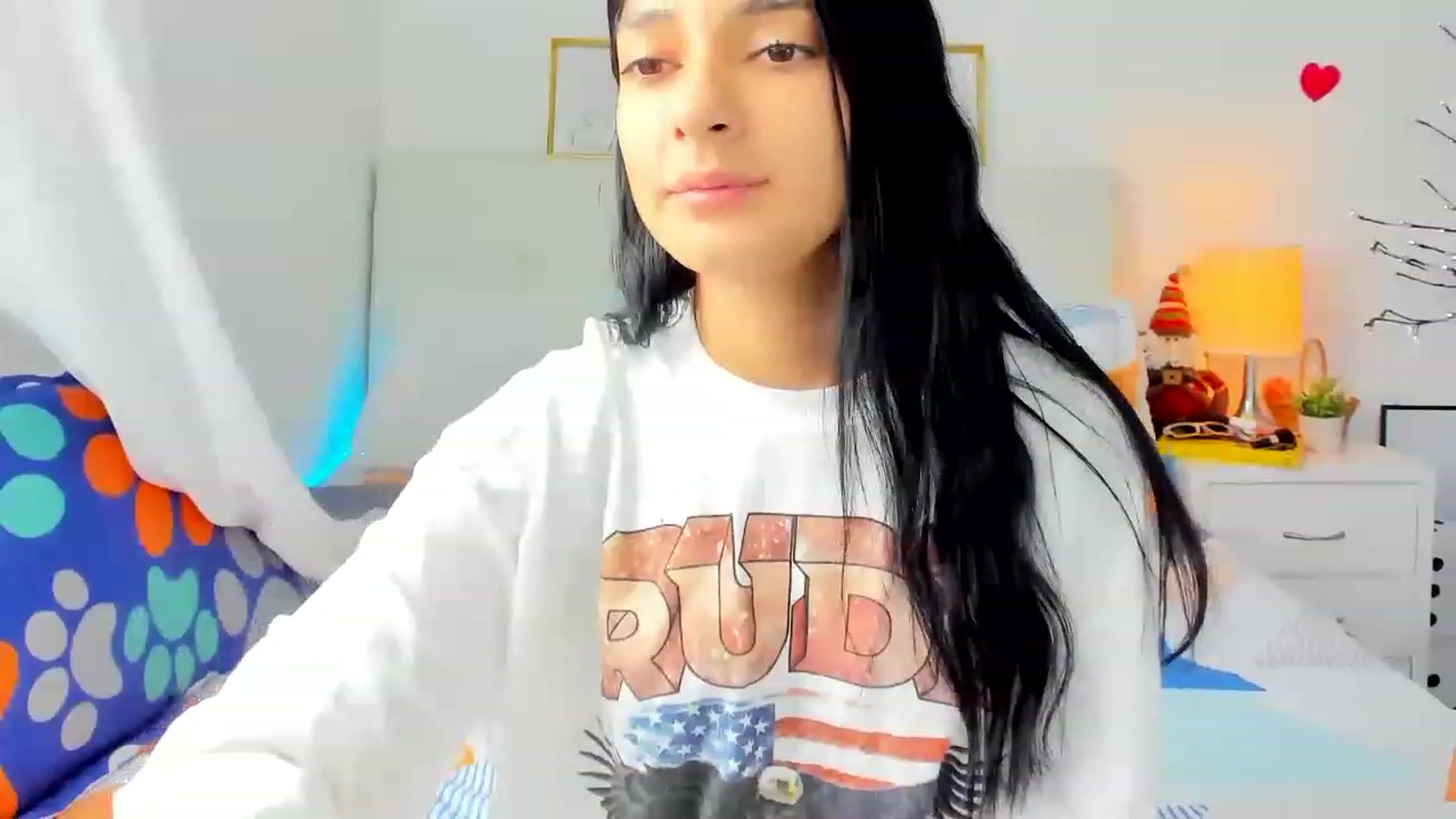 Gallery image thumbnail from Emmily_'s myfreecams stream on, 12/19/2022, 18:13 image 7 of 20