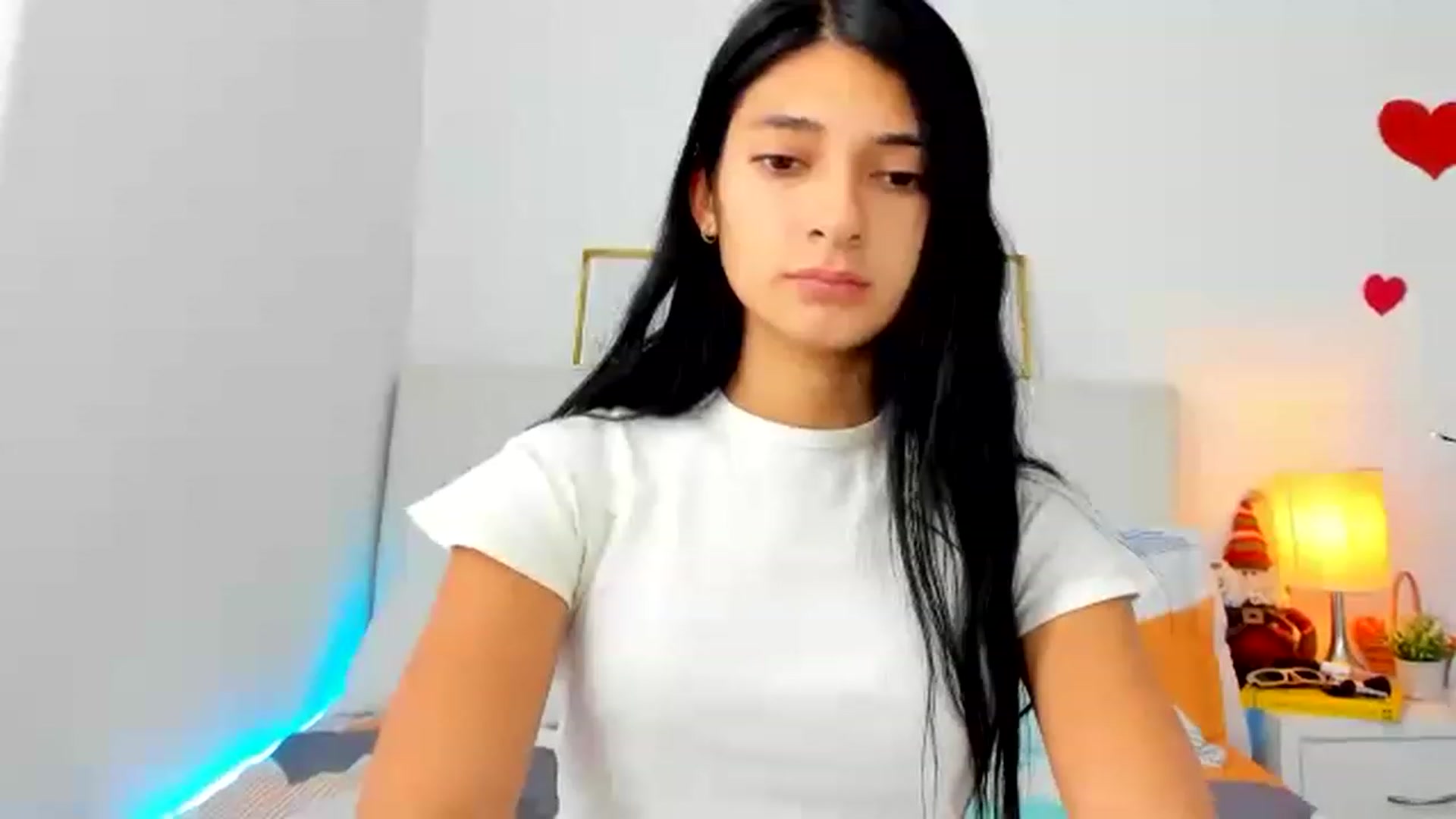 Gallery image thumbnail from Emmily_'s myfreecams stream on, 12/19/2022, 19:49 image 18 of 20