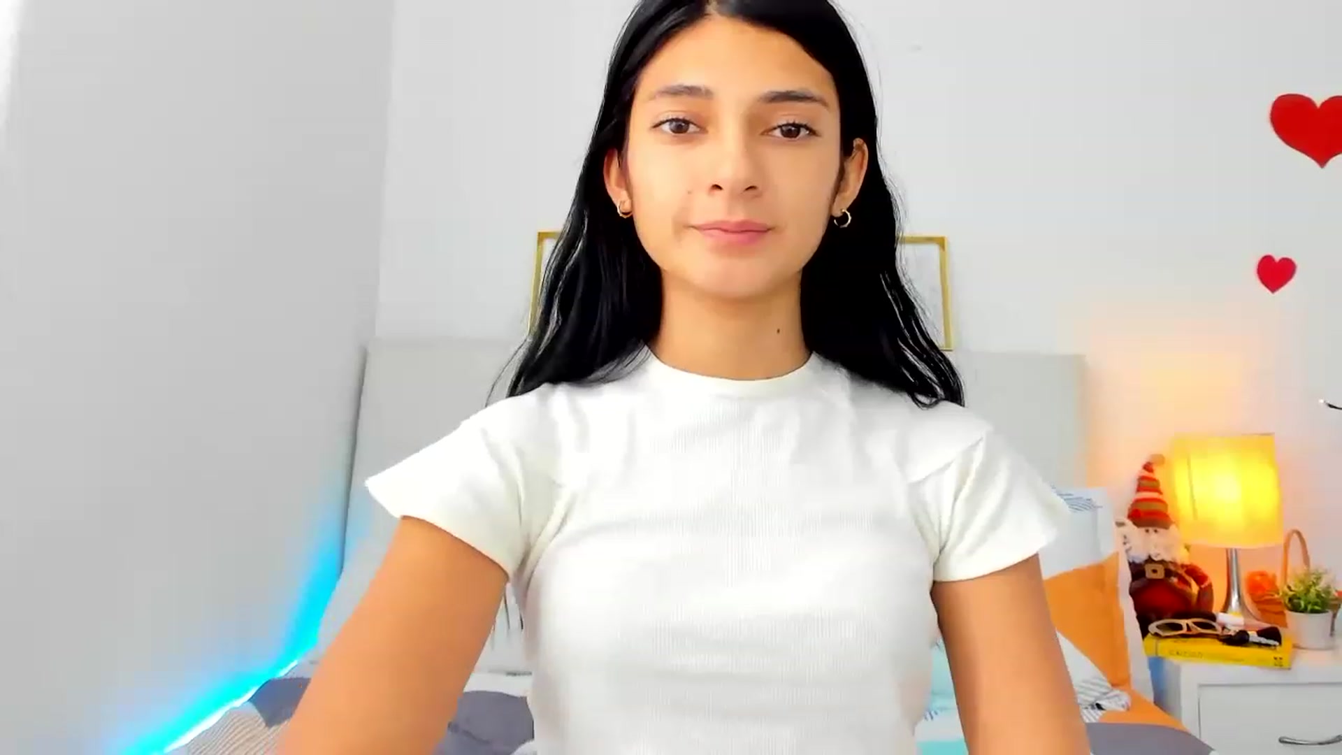 Gallery image thumbnail from Emmily_'s myfreecams stream on, 12/19/2022, 19:49 image 17 of 20