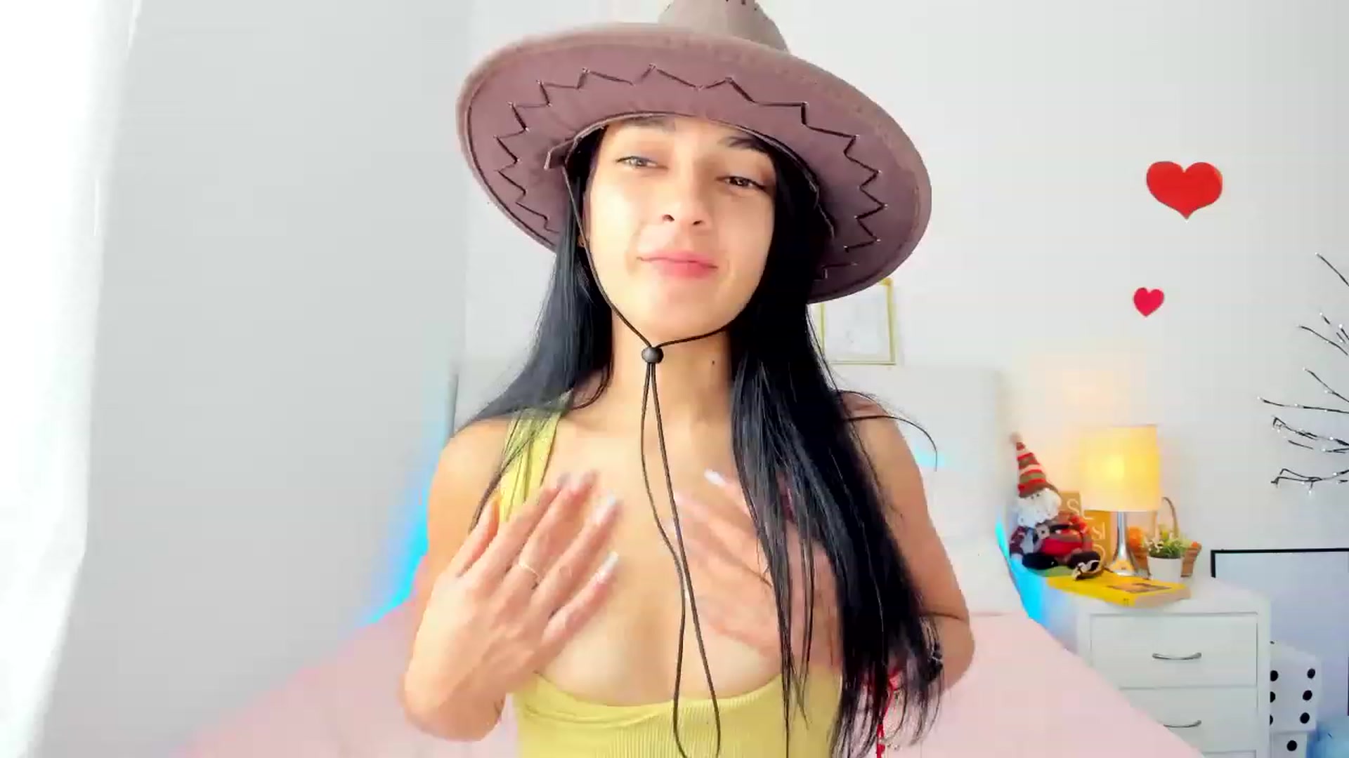 Gallery image thumbnail from Emmily_'s myfreecams stream on, 12/23/2022, 18:58 image 2 of 20