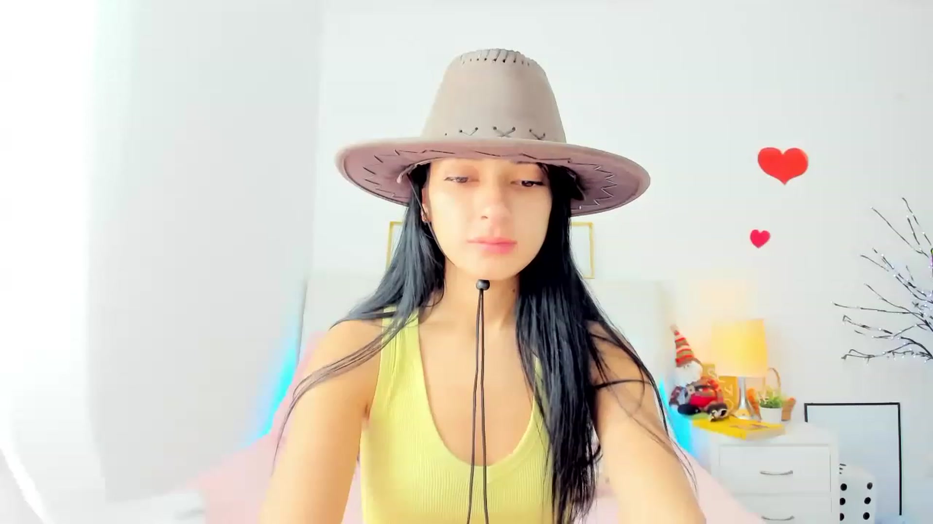 Gallery image thumbnail from Emmily_'s myfreecams stream on, 12/23/2022, 18:58 image 17 of 20