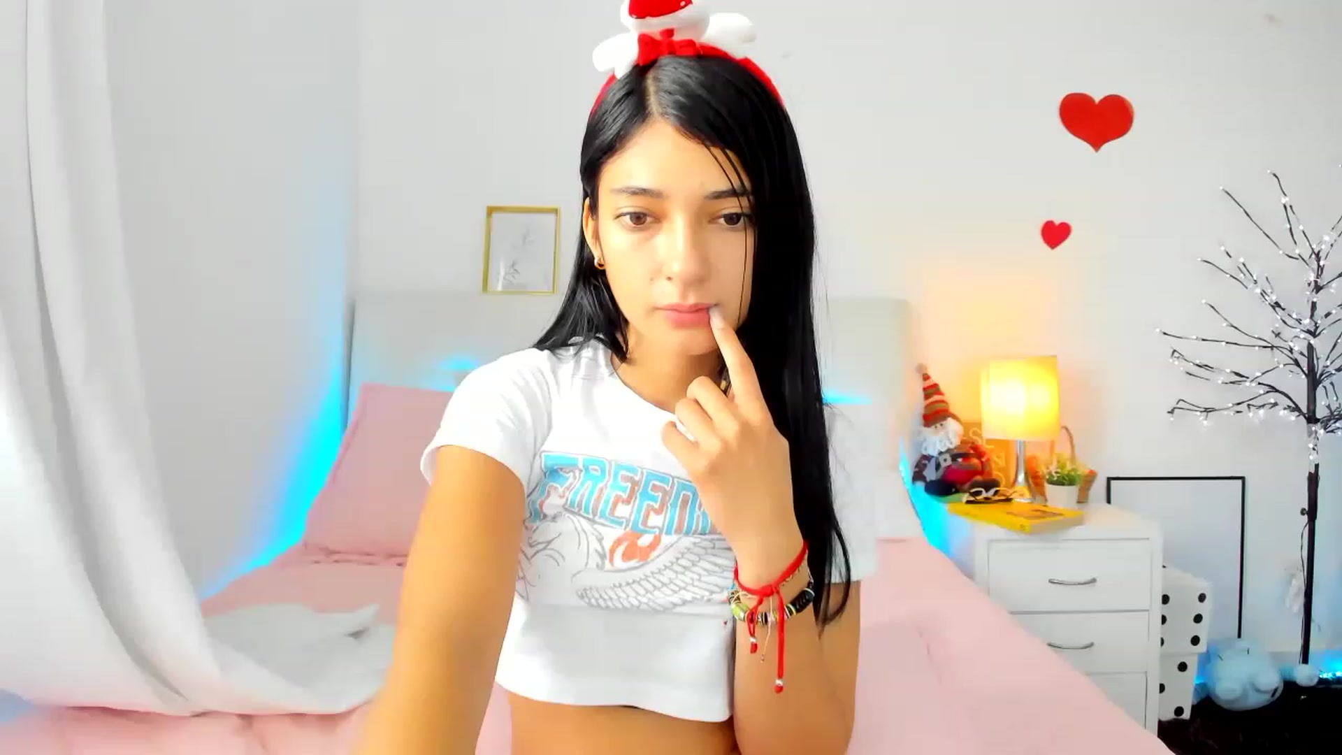Gallery image thumbnail from Emmily_'s myfreecams stream on, 12/24/2022, 16:22 image 15 of 20