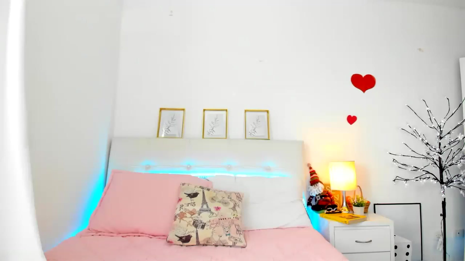 Gallery image thumbnail from Emmily_'s myfreecams stream on, 12/24/2022, 16:22 image 3 of 20