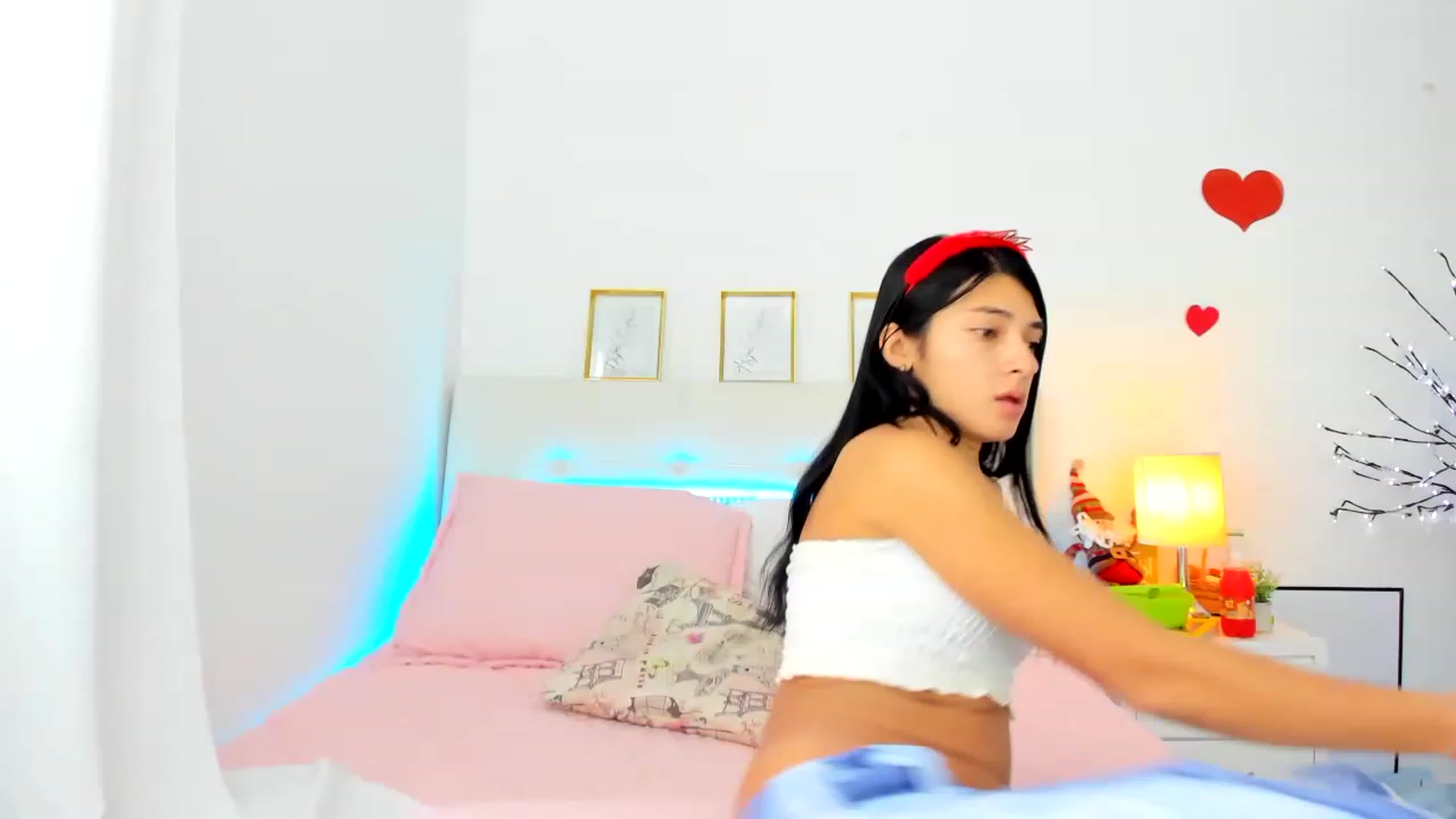 Gallery image thumbnail from Emmily_'s myfreecams stream on, 12/26/2022, 17:49 image 9 of 20
