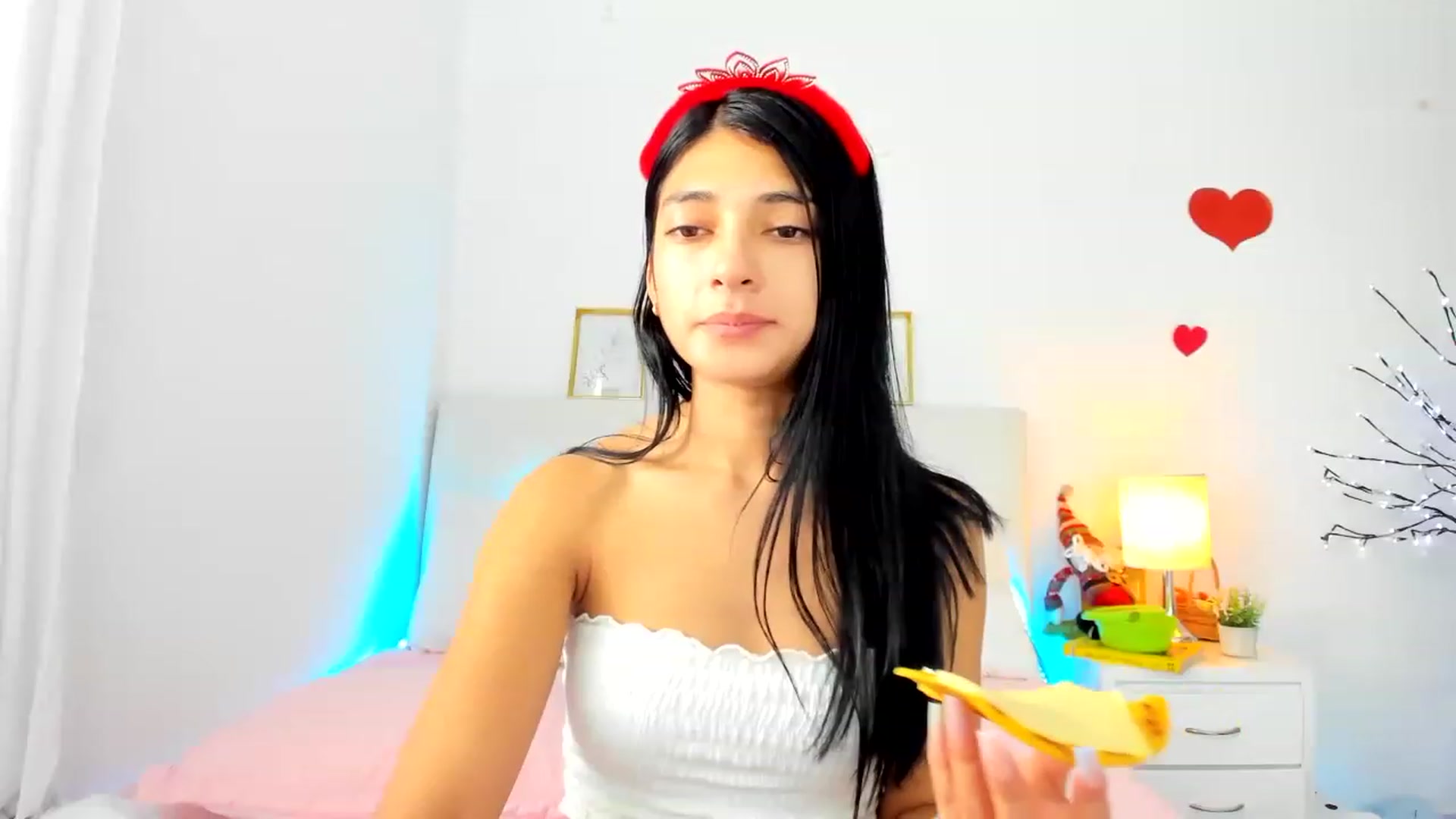Gallery image thumbnail from Emmily_'s myfreecams stream on, 12/26/2022, 21:02 image 15 of 20