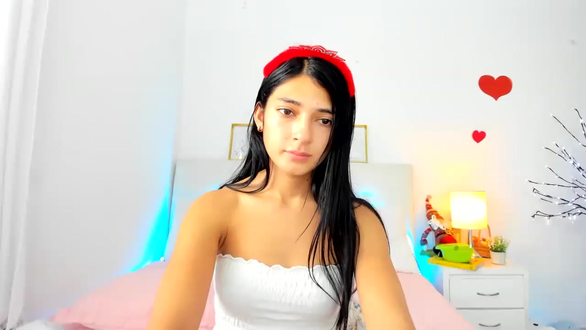 Gallery image thumbnail from Emmily_'s myfreecams stream on, 12/26/2022, 21:02 image 19 of 20