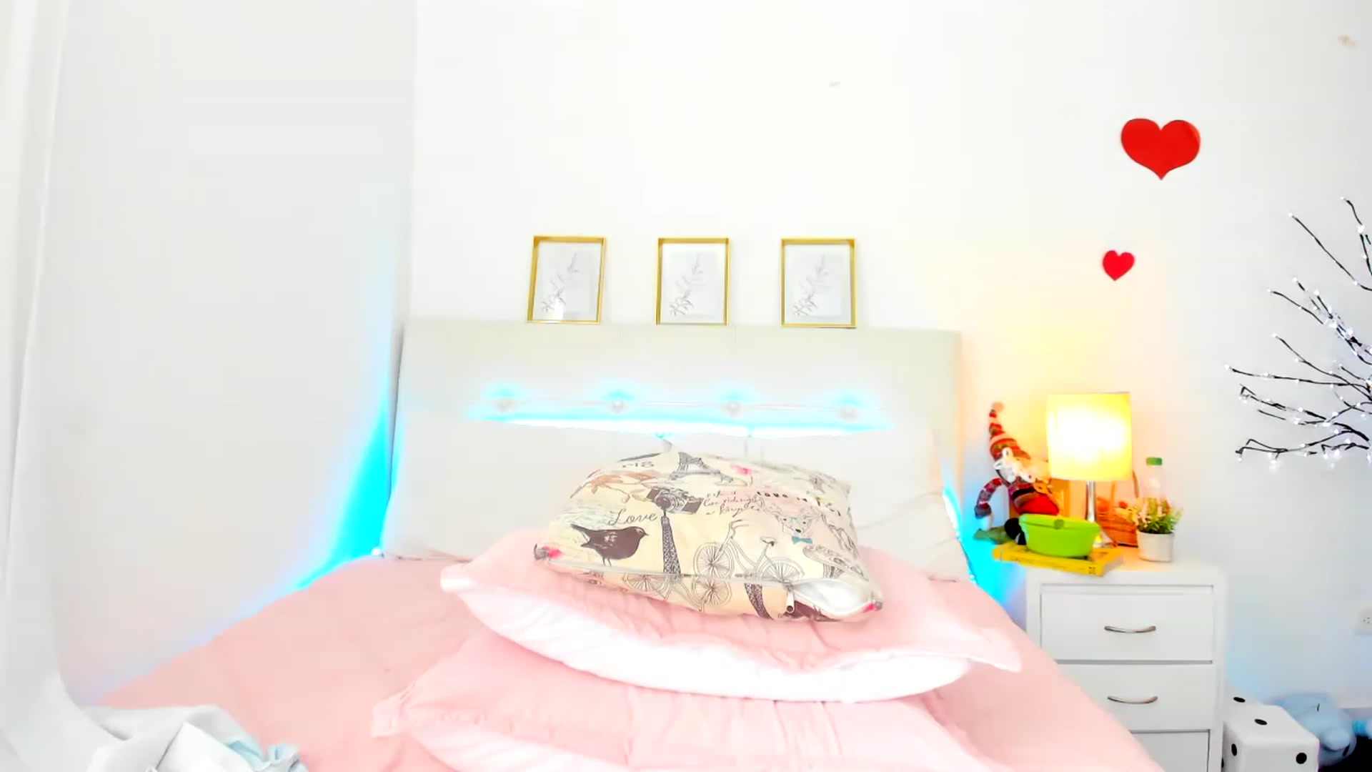 Gallery image thumbnail from Emmily_'s myfreecams stream on, 12/26/2022, 21:02 image 10 of 20