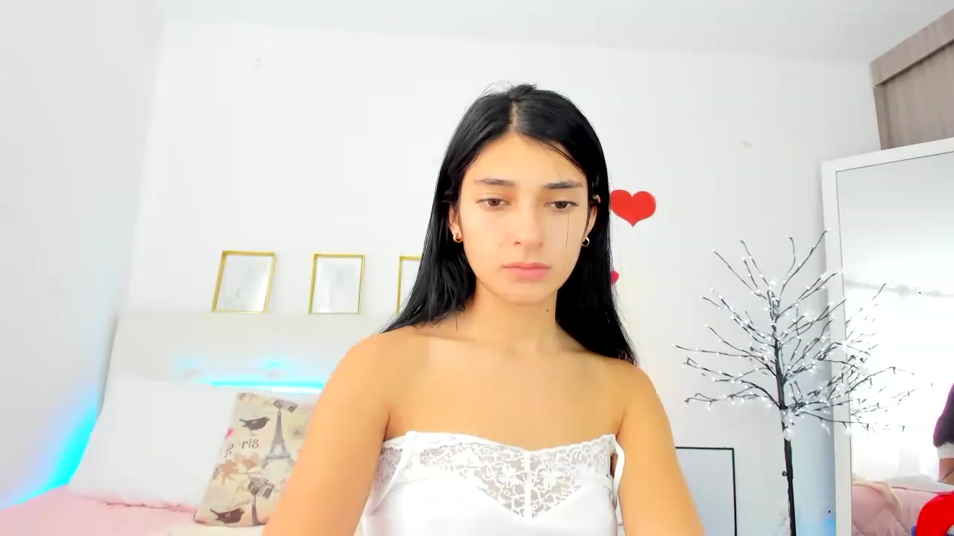 Gallery image thumbnail from Emmily_'s myfreecams stream on, 12/28/2022, 21:32 image 16 of 20