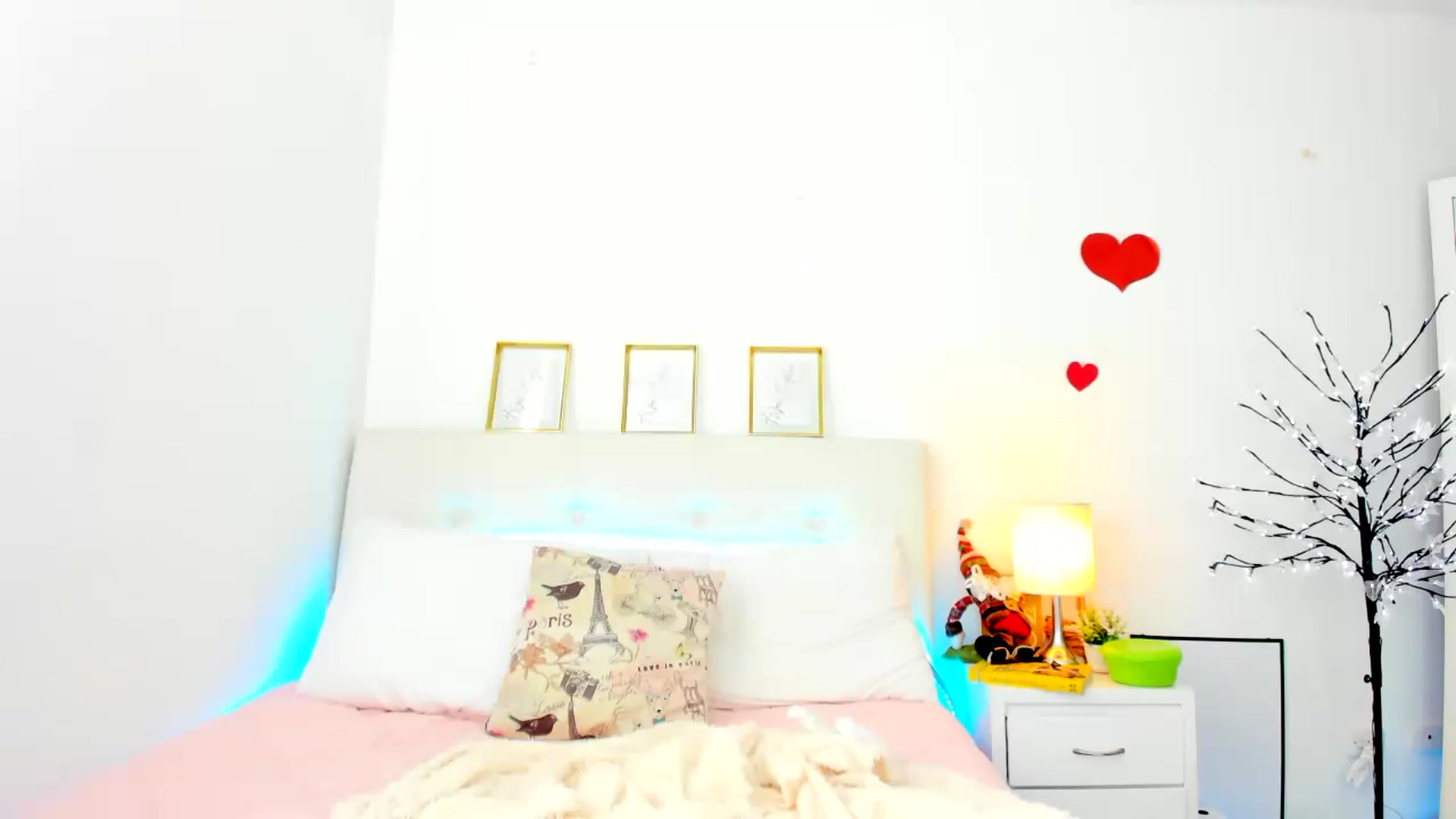 Gallery image thumbnail from Emmily_'s myfreecams stream on, 12/28/2022, 21:32 image 10 of 20
