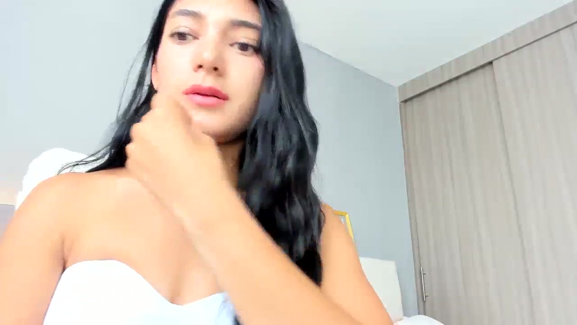 Gallery image thumbnail from Emmily_'s myfreecams stream on, 08/03/2023, 19:02 image 20 of 20
