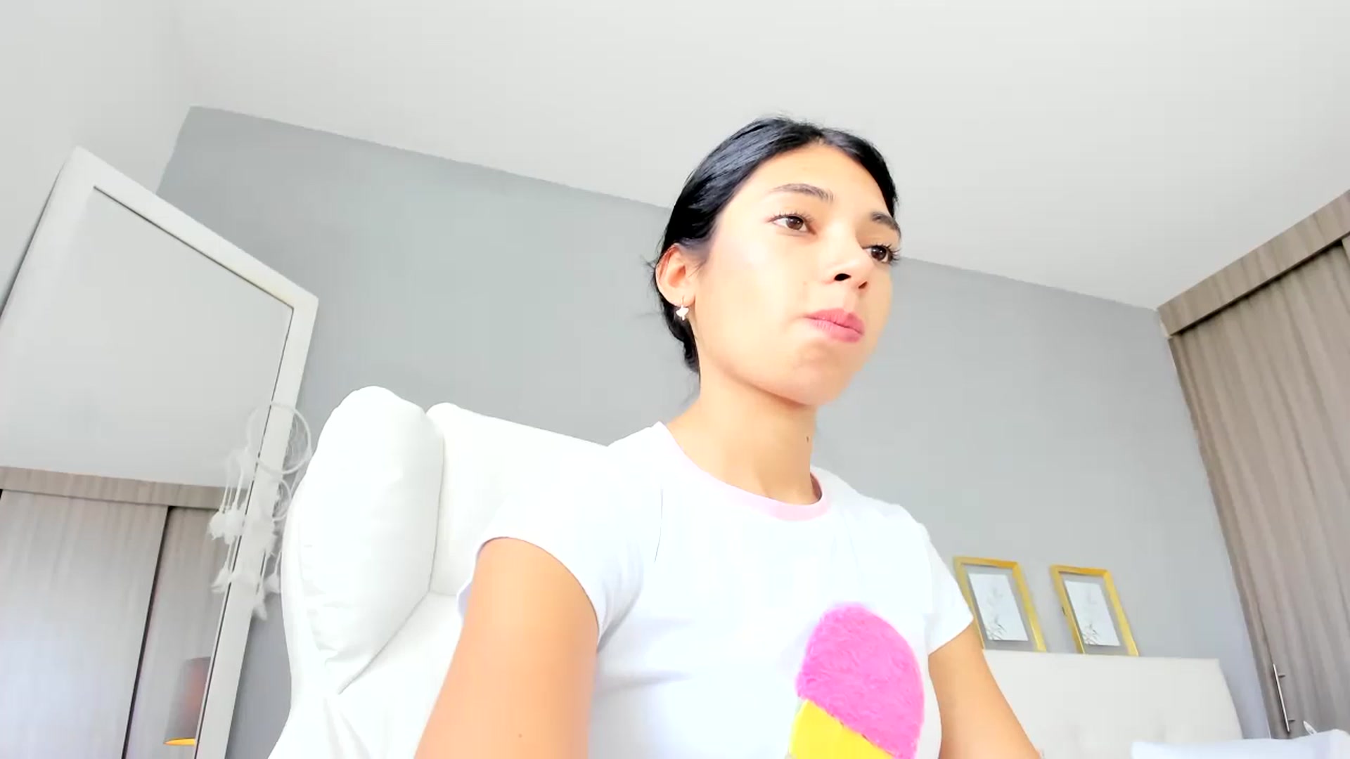 Gallery image thumbnail from Emmily_'s myfreecams stream on, 08/29/2023, 15:49 image 6 of 20