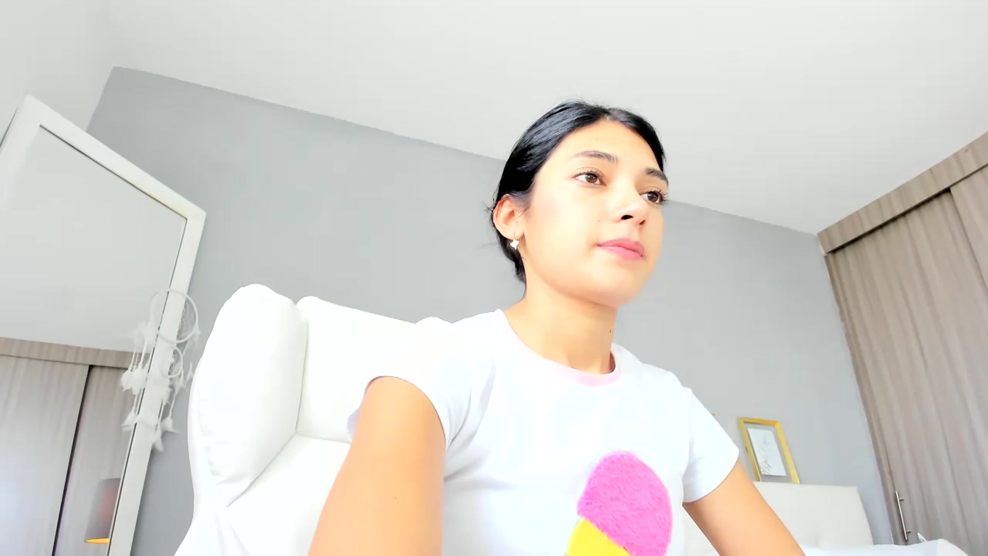 Gallery image thumbnail from Emmily_'s myfreecams stream on, 08/29/2023, 15:49 image 4 of 20