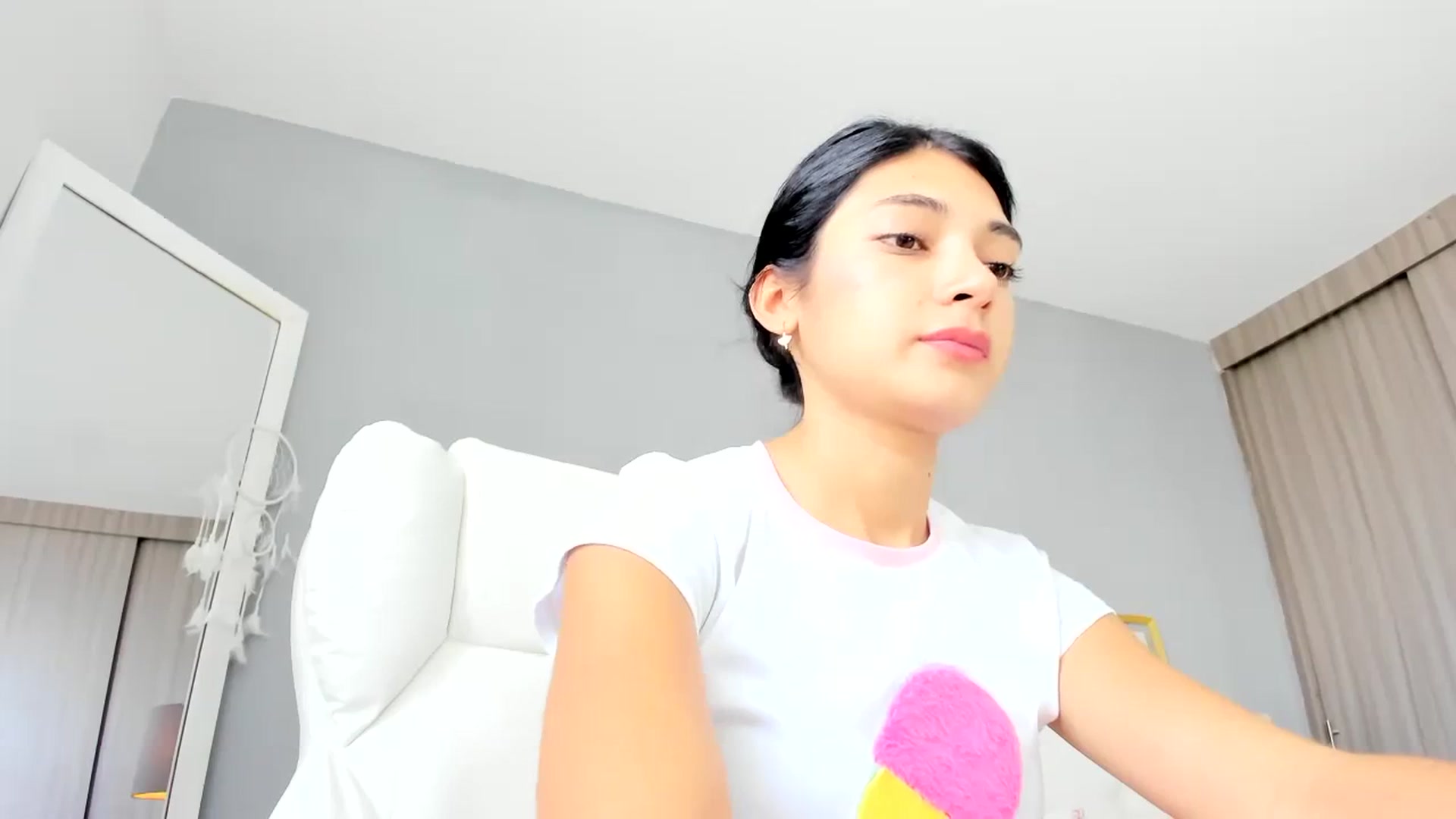 Gallery image thumbnail from Emmily_'s myfreecams stream on, 08/29/2023, 15:49 image 5 of 20