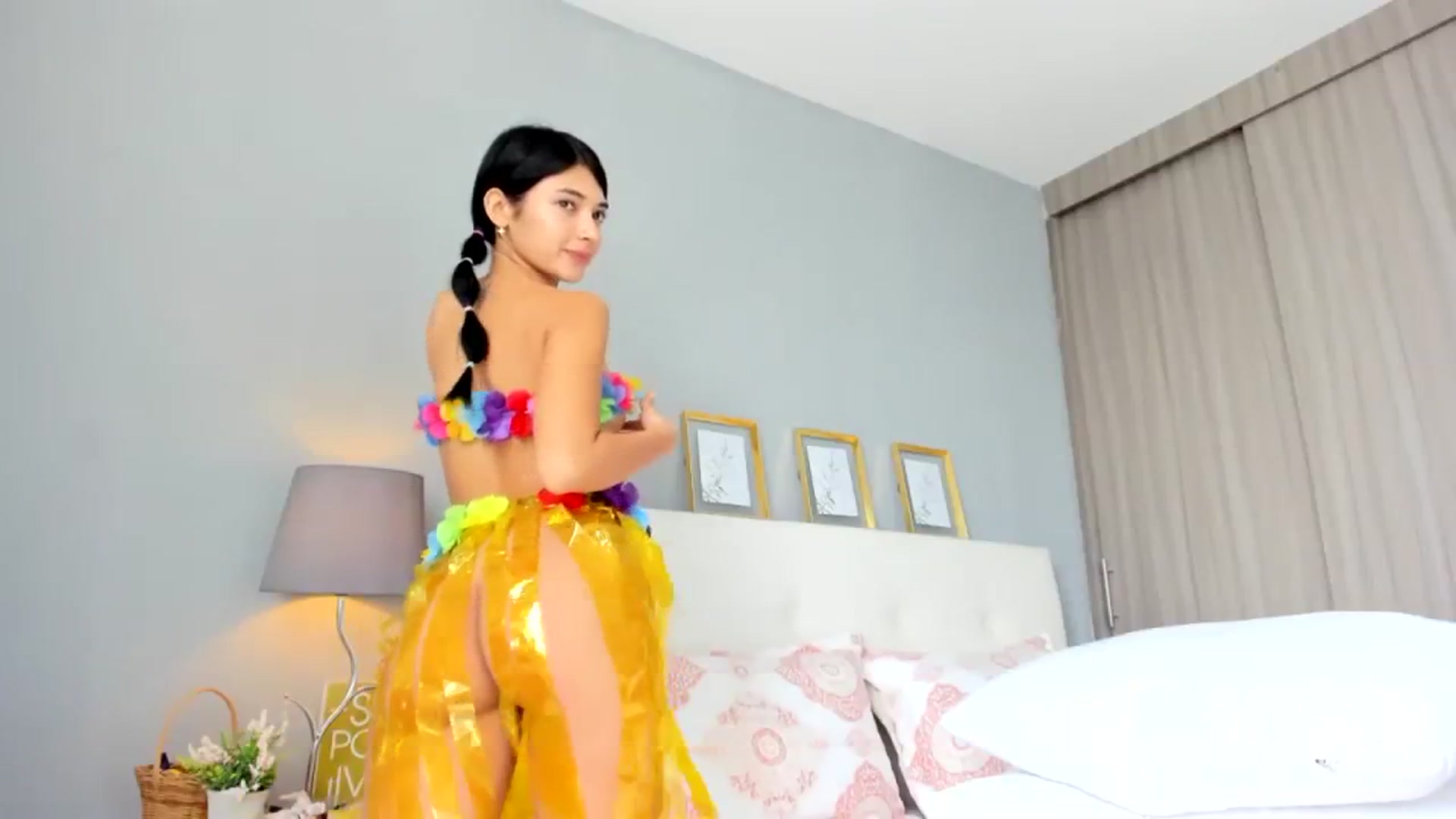 Gallery image thumbnail from Emmily_'s myfreecams stream on, 08/30/2023, 17:52 image 9 of 20