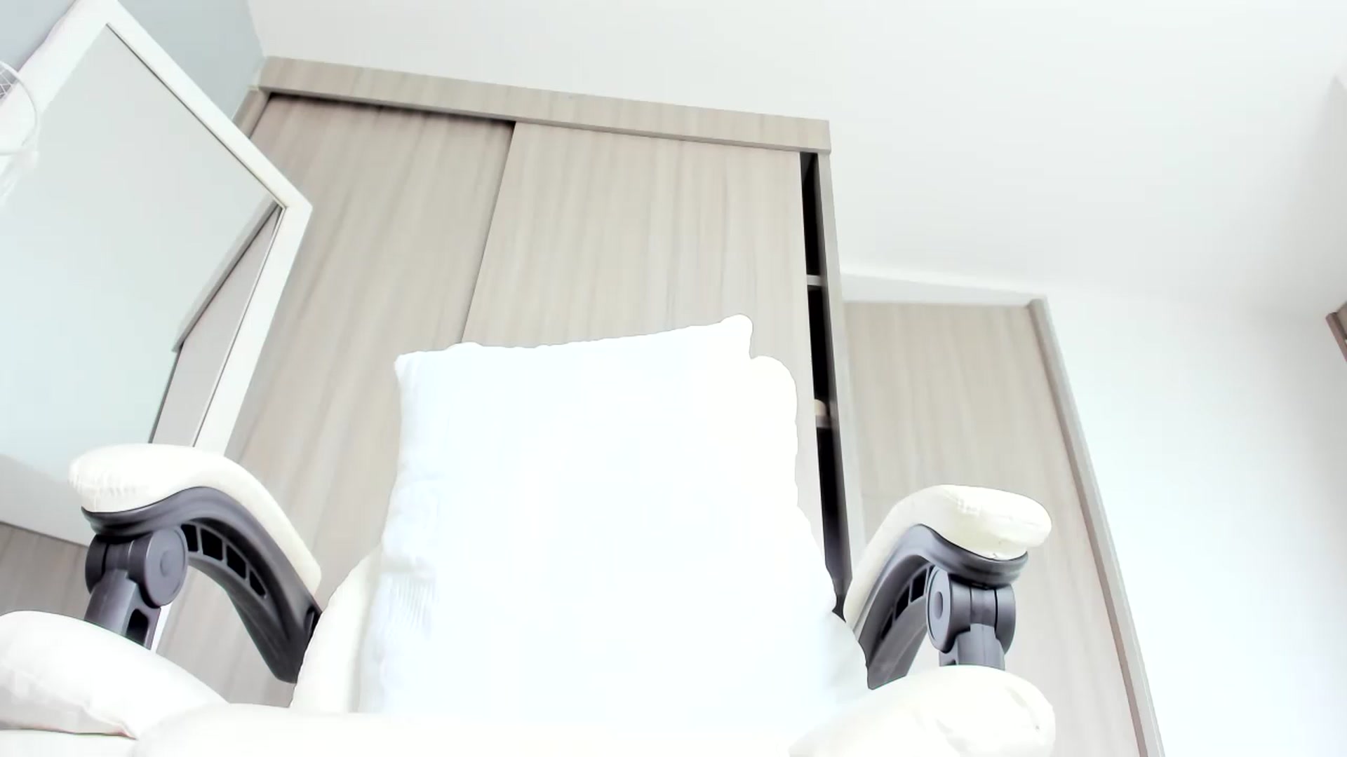 Gallery image thumbnail from Emmily_'s myfreecams stream on, 11/18/2023, 18:57 image 3 of 20