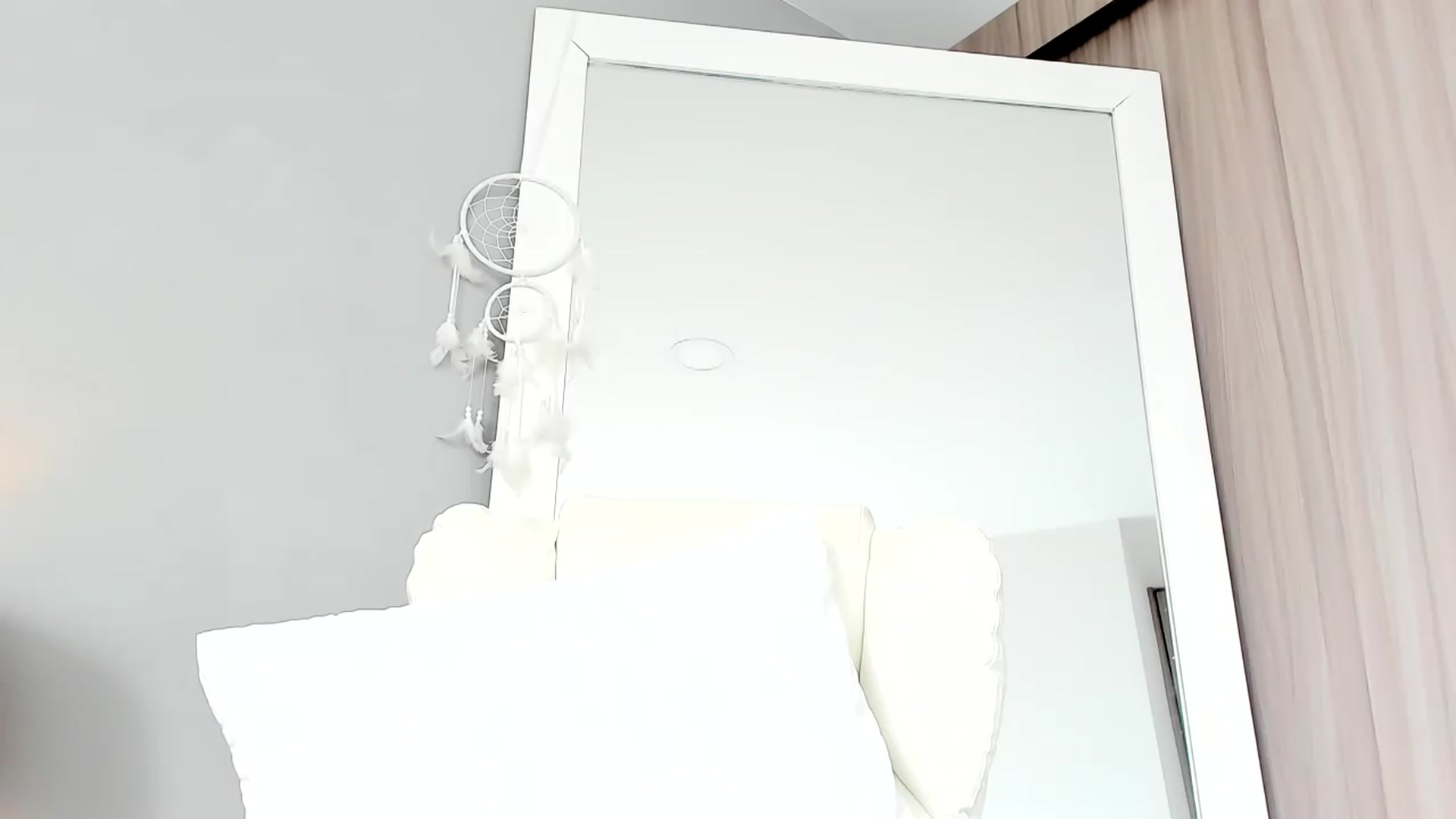 Gallery image thumbnail from Emmily_'s myfreecams stream on, 03/08/2024, 16:14 image 14 of 20