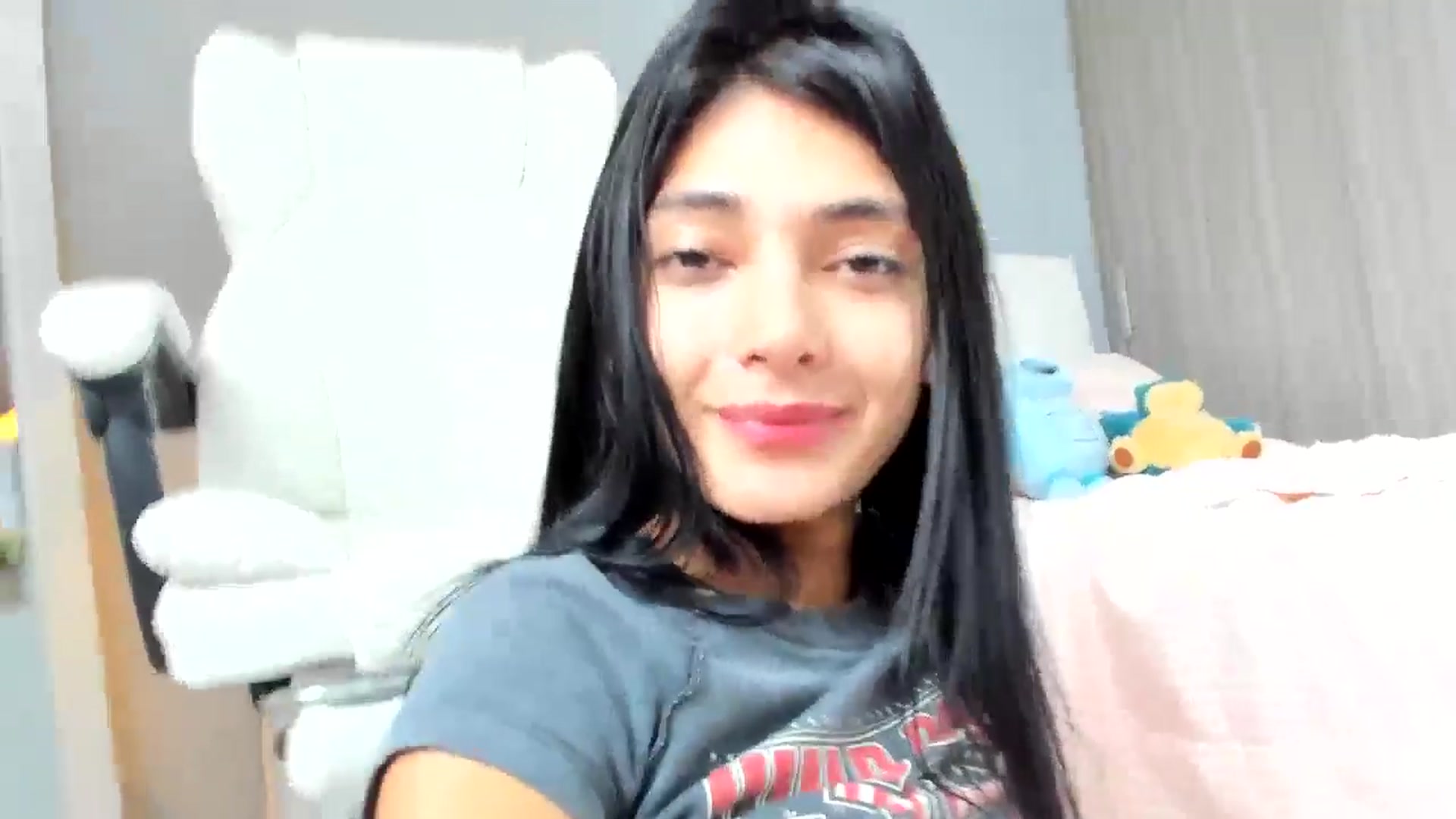 Gallery image thumbnail from Emmily_'s myfreecams stream on, 05/04/2024, 17:18 image 7 of 20