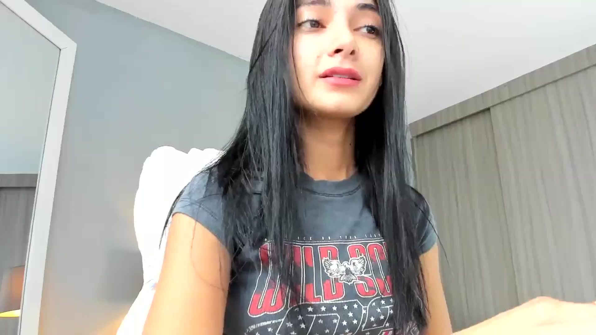 Gallery image thumbnail from Emmily_'s myfreecams stream on, 05/04/2024, 19:08 image 6 of 20