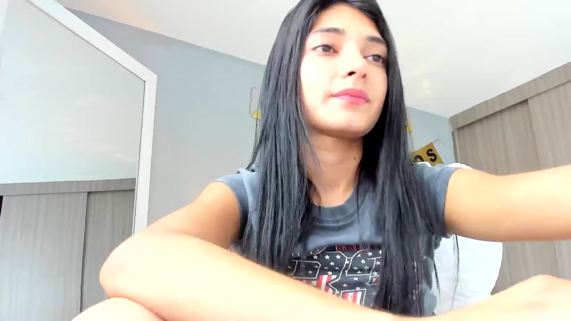 Gallery image thumbnail from Emmily_'s myfreecams stream on, 05/04/2024, 19:08 image 17 of 20