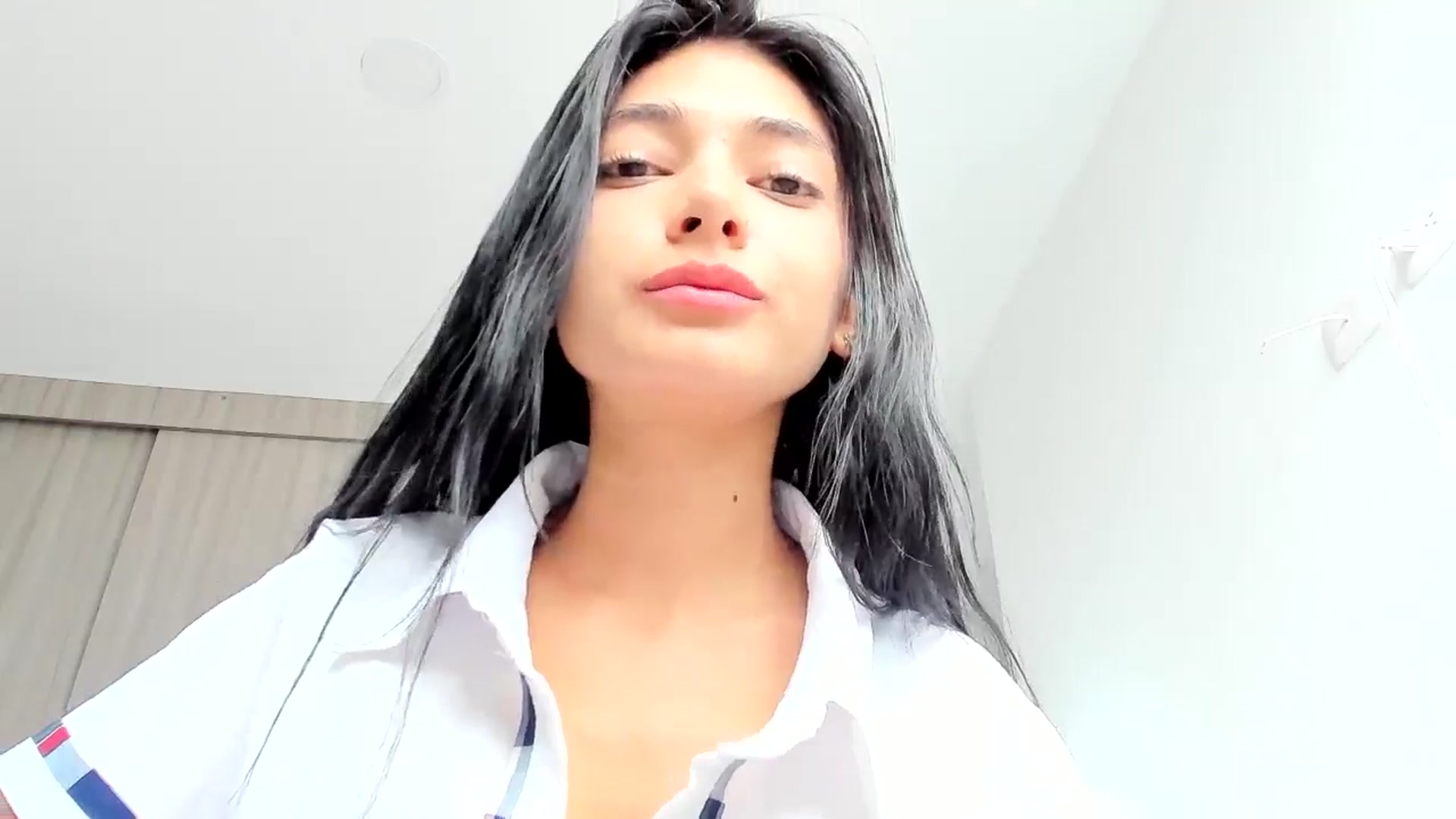 Gallery image thumbnail from Emmily_'s myfreecams stream on, 05/14/2024, 18:07 image 15 of 20