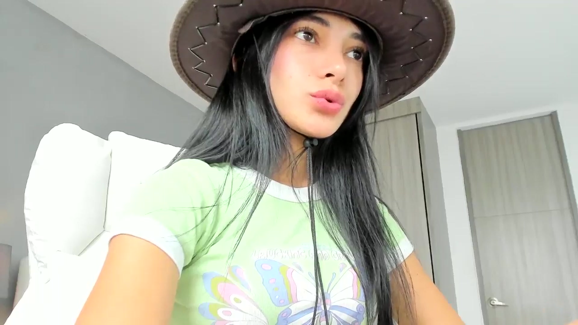 Gallery image thumbnail from Emmily_'s myfreecams stream on, 05/31/2024, 19:56 image 3 of 20