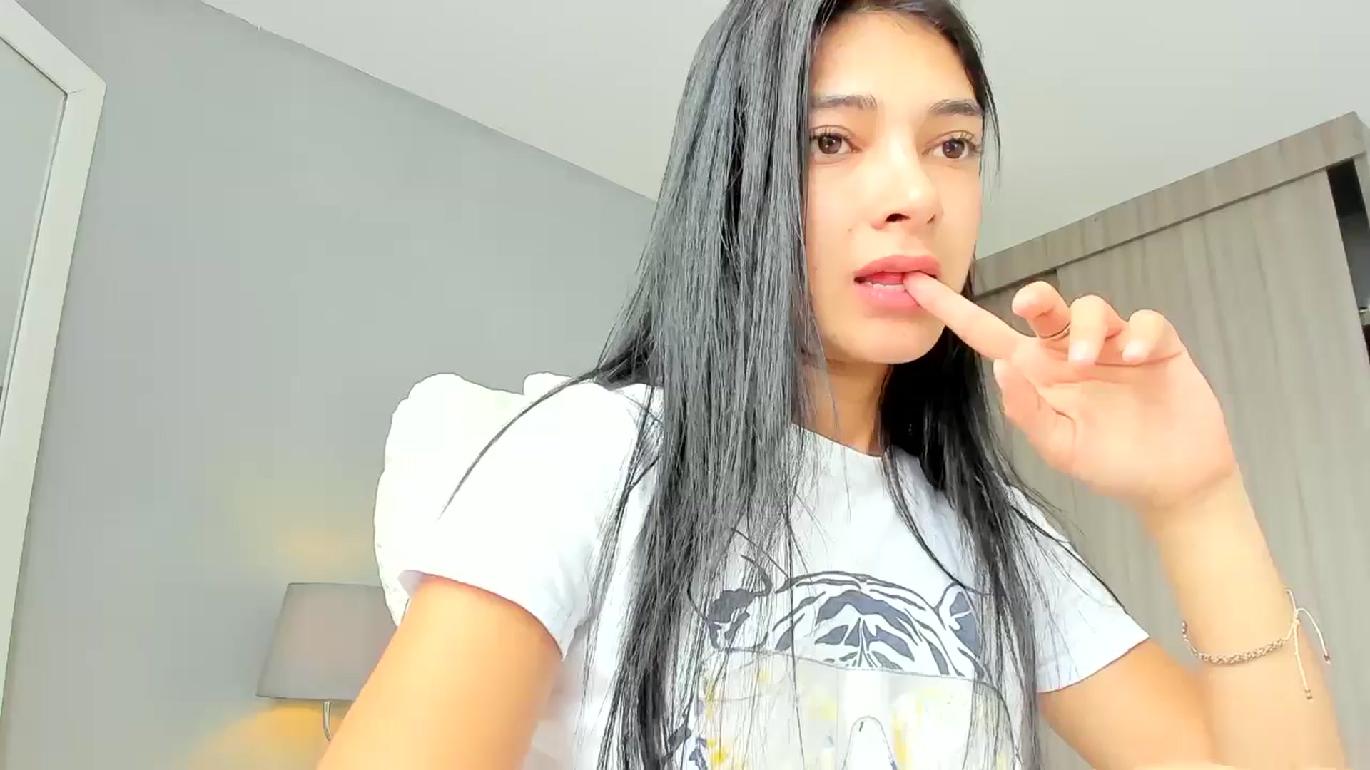 Gallery image thumbnail from Emmily_'s myfreecams stream on, 06/06/2024, 17:29 image 15 of 20