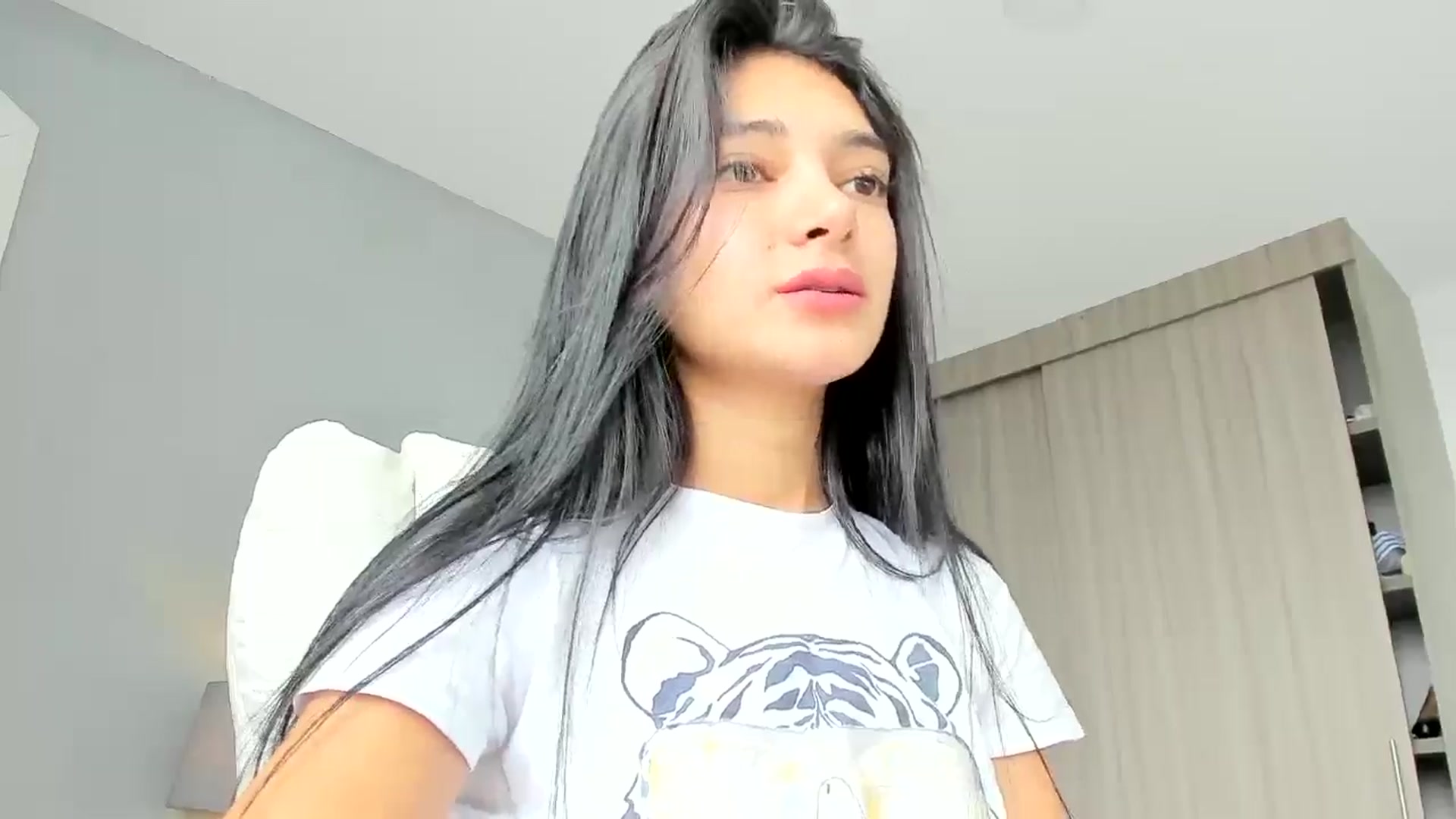 Gallery image thumbnail from Emmily_'s myfreecams stream on, 06/06/2024, 17:29 image 5 of 20