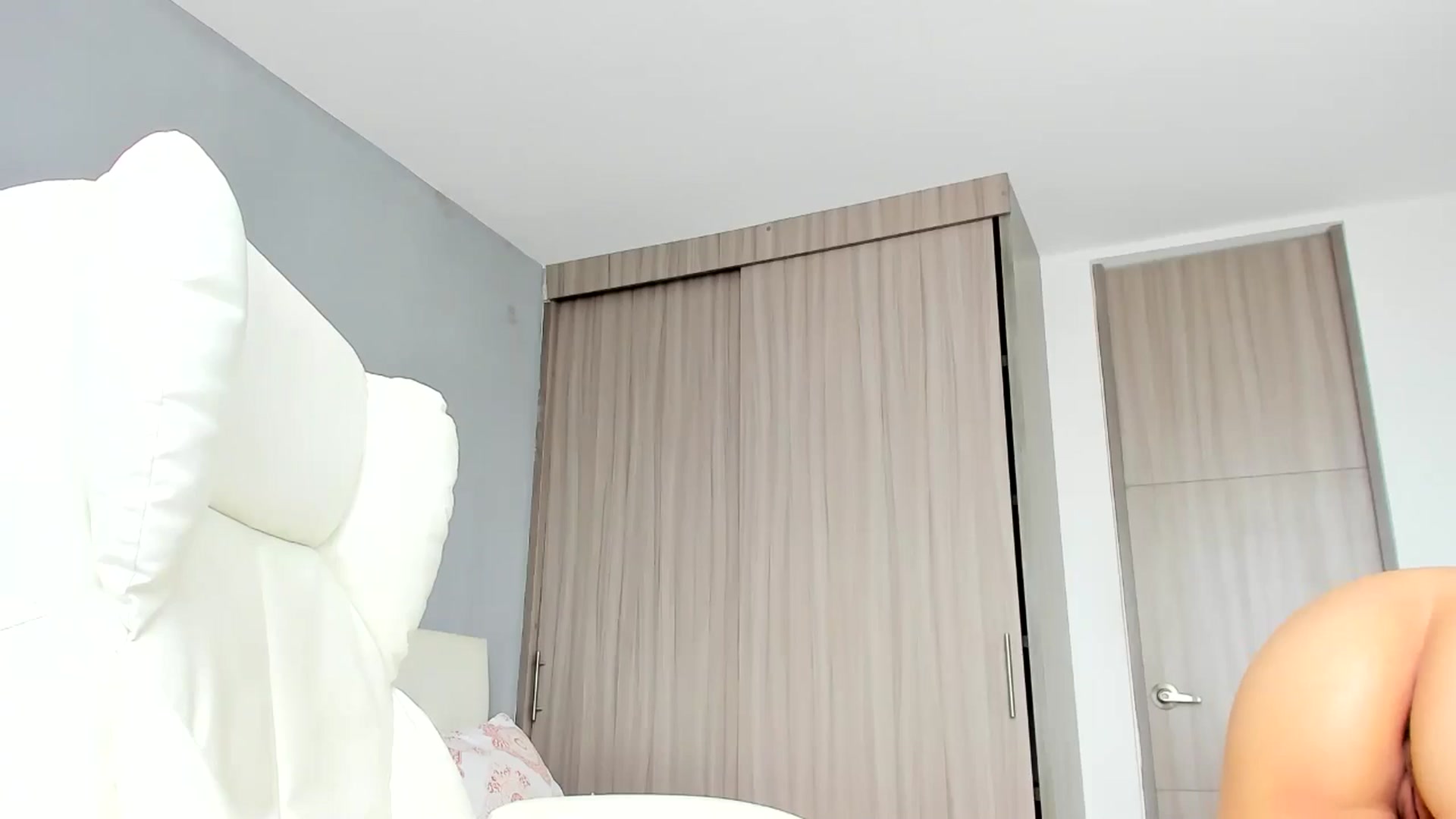 Gallery image thumbnail from Emmily_'s myfreecams stream on, 07/29/2024, 15:43 image 5 of 20