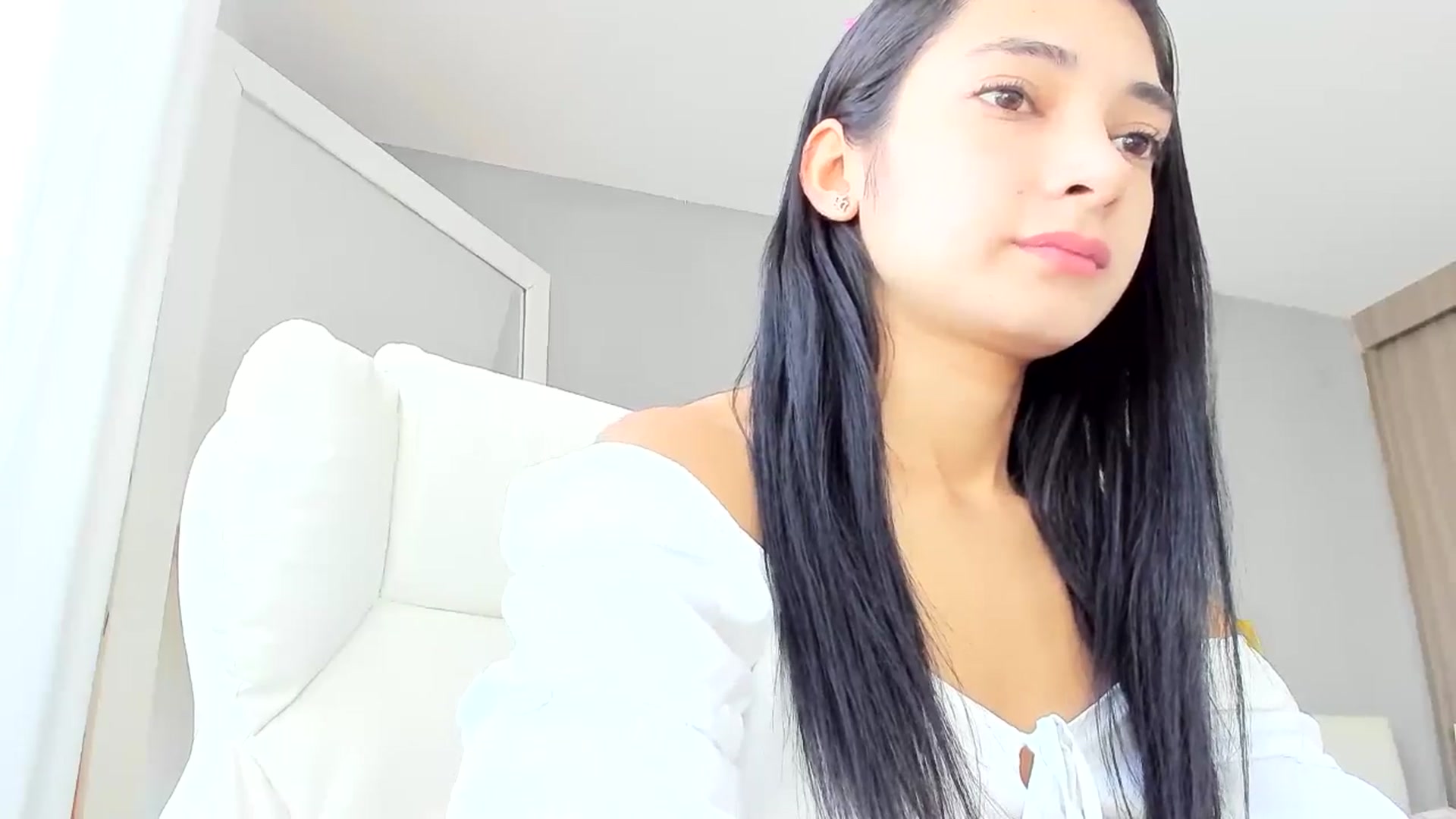 Gallery image thumbnail from Emmily_'s myfreecams stream on, 07/31/2024, 13:13 image 16 of 20