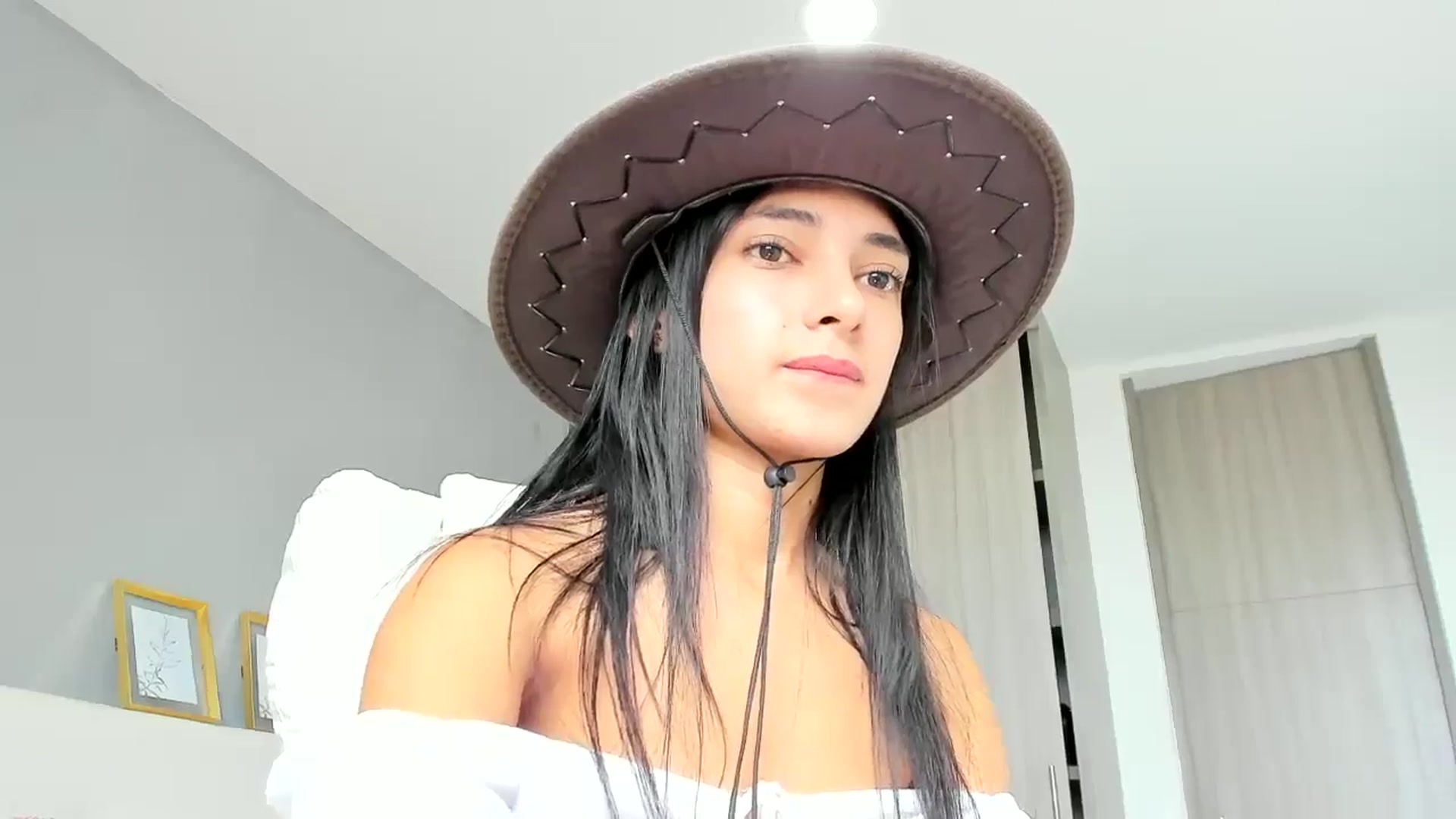 Gallery image thumbnail from Emmily_'s myfreecams stream on, 07/31/2024, 14:57 image 19 of 20