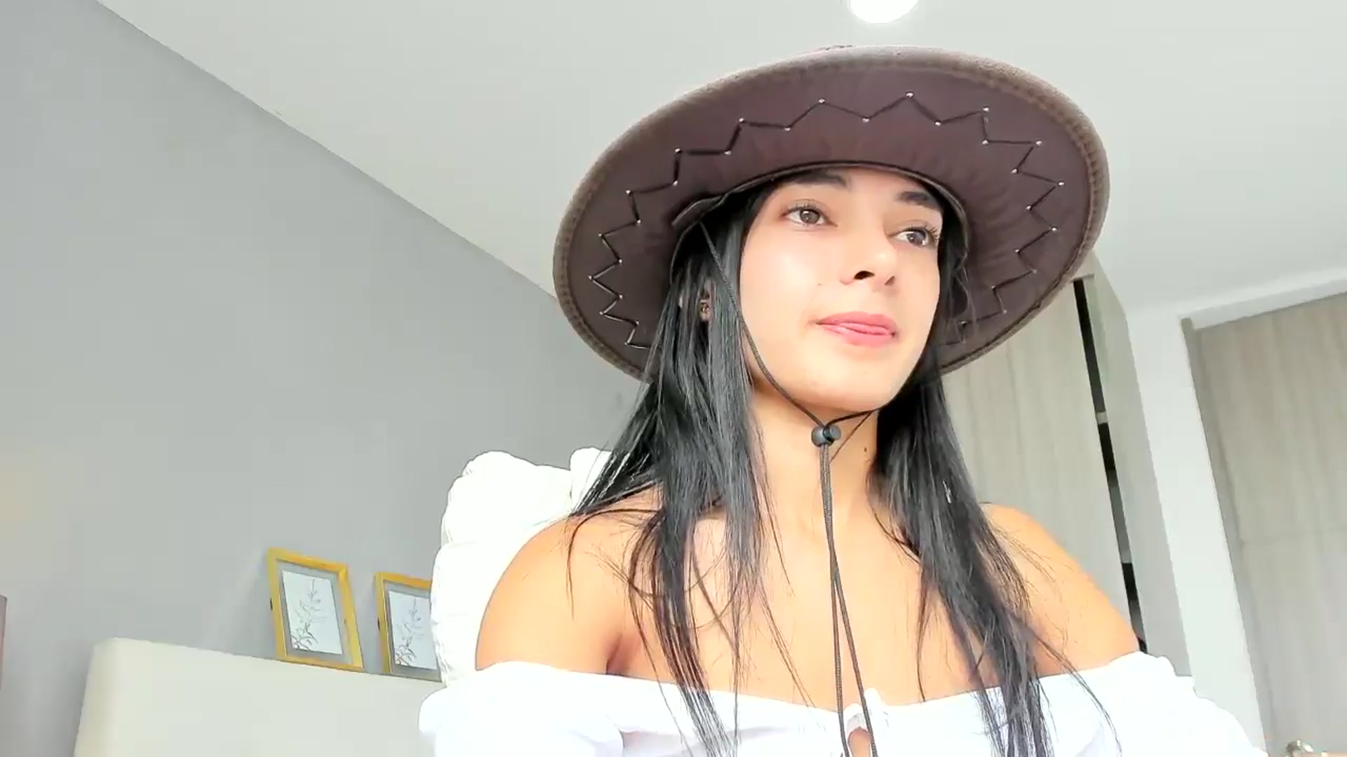 Gallery image thumbnail from Emmily_'s myfreecams stream on, 07/31/2024, 14:57 image 16 of 20