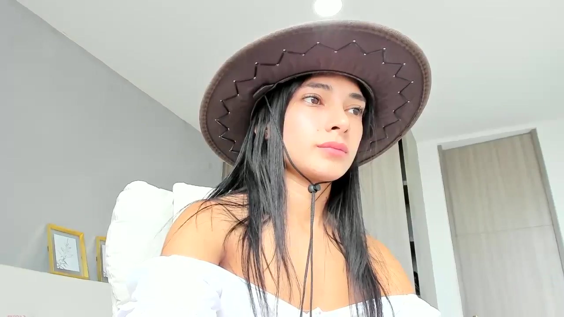 Gallery image thumbnail from Emmily_'s myfreecams stream on, 07/31/2024, 14:57 image 18 of 20