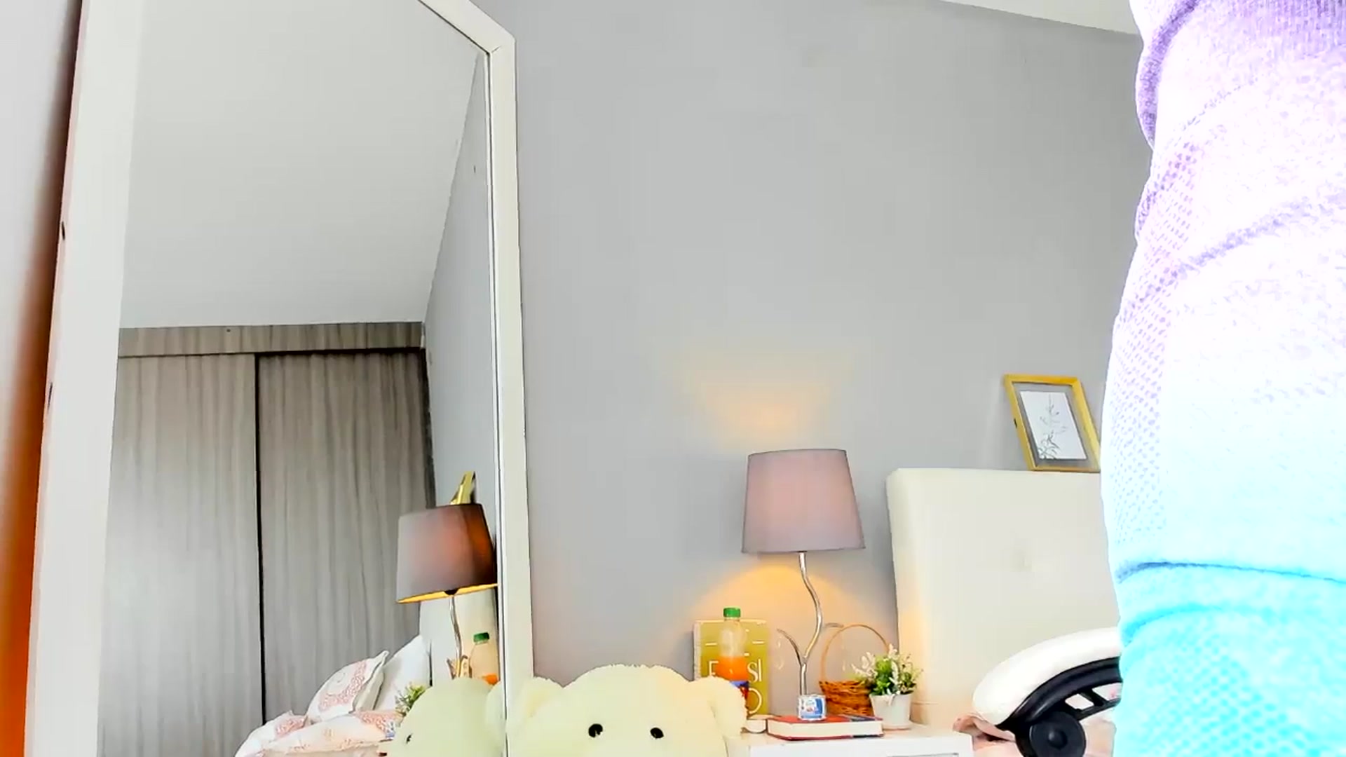 Gallery image thumbnail from Emmily_'s myfreecams stream on, 08/03/2024, 12:37 image 19 of 20