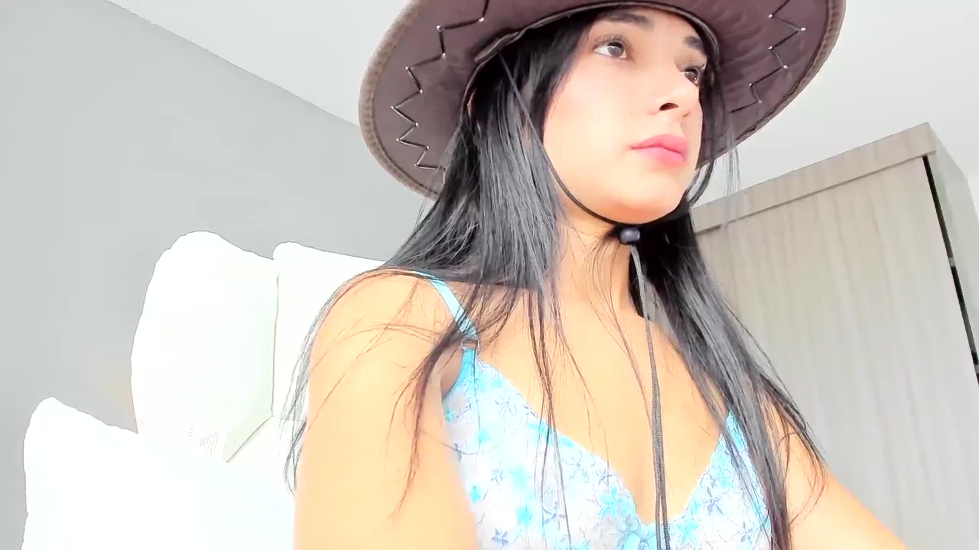 Gallery image thumbnail from Emmily_'s myfreecams stream on, 08/03/2024, 14:02 image 16 of 20